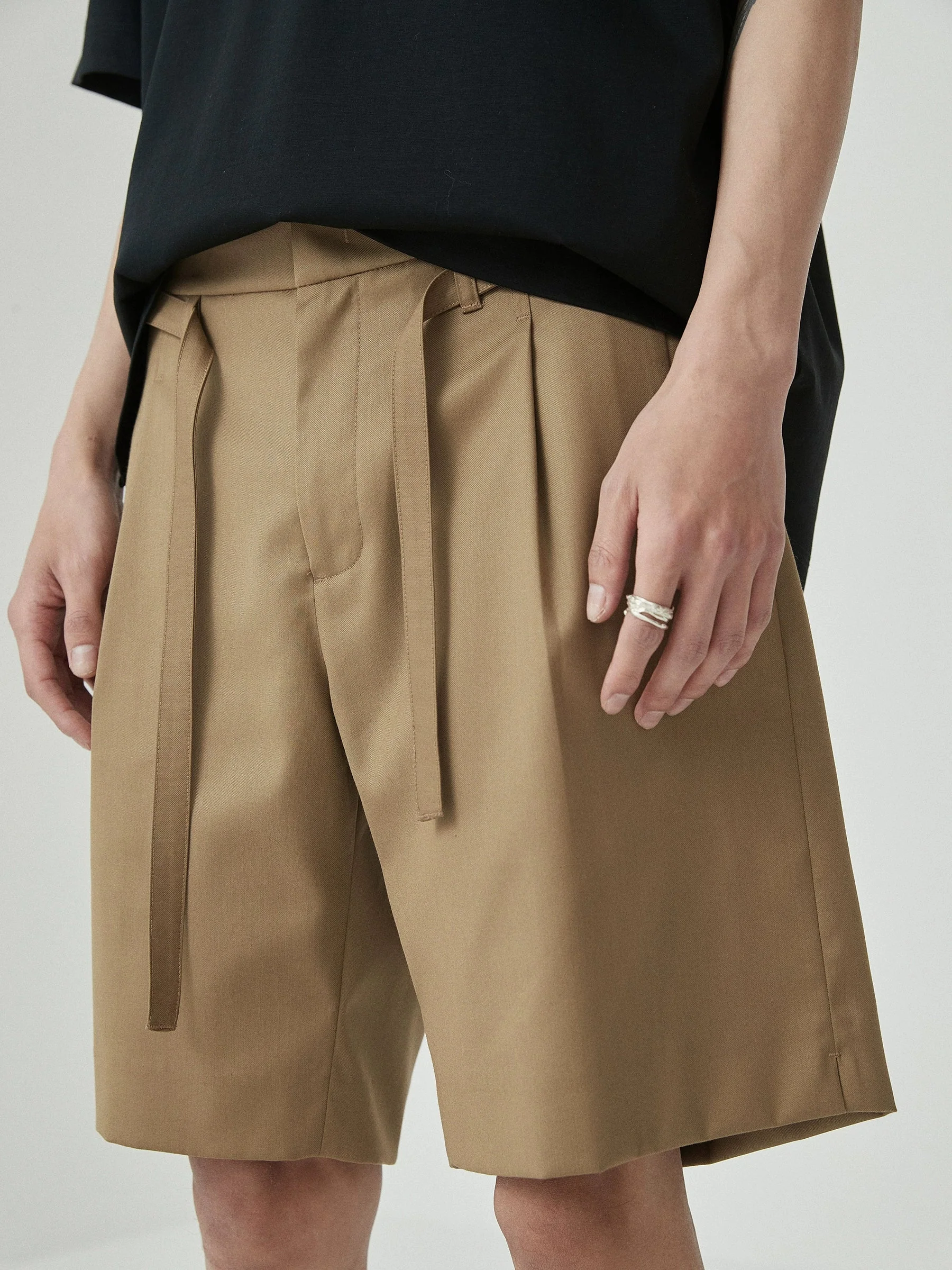 Single-Pleat Drawstring Shorts