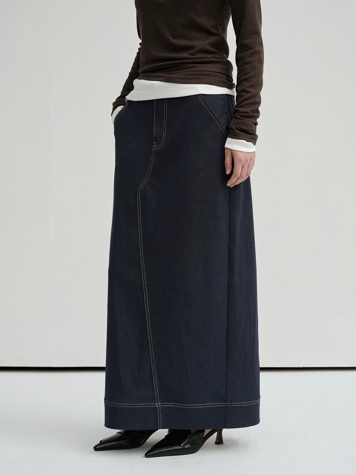 Single-Pleat Tapered Cropped Trousers - Image 2