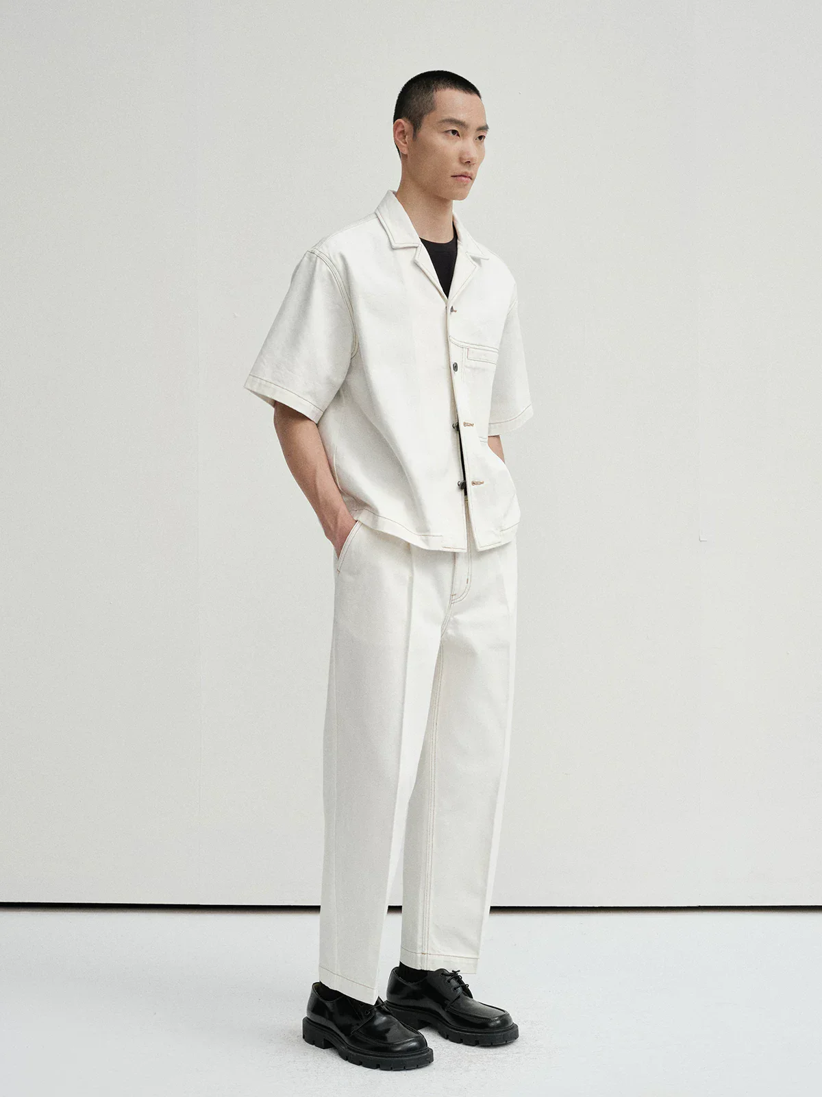 Single-Pleat Tapered Cropped Trousers - Image 3