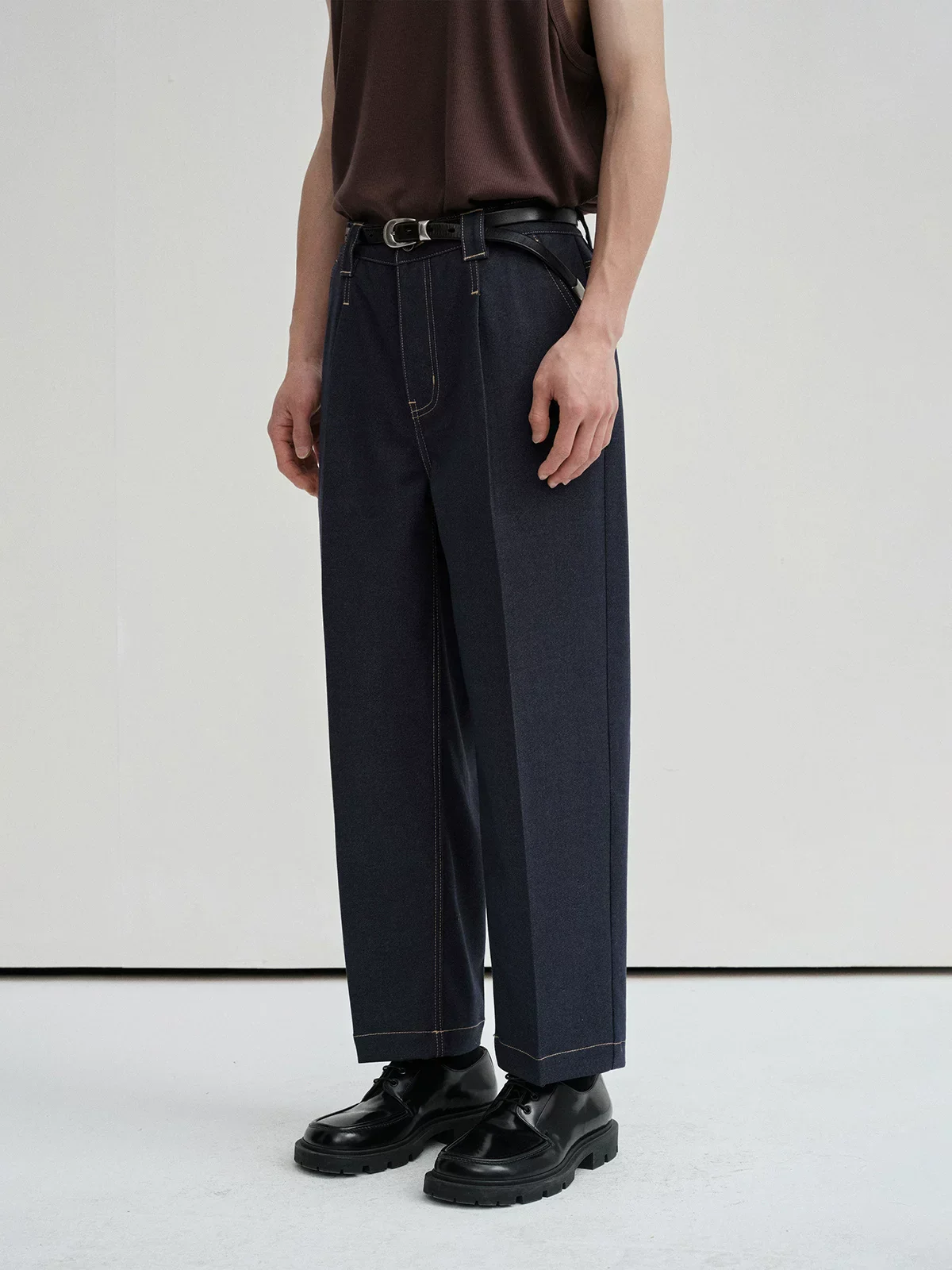 Single-Pleat Tapered Cropped Trousers - Image 5