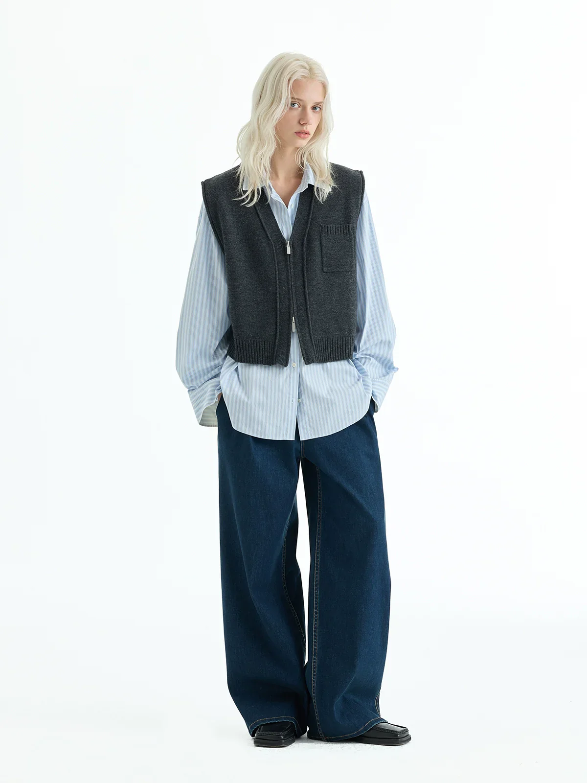 Single-Pleat Wide-Leg Jeans