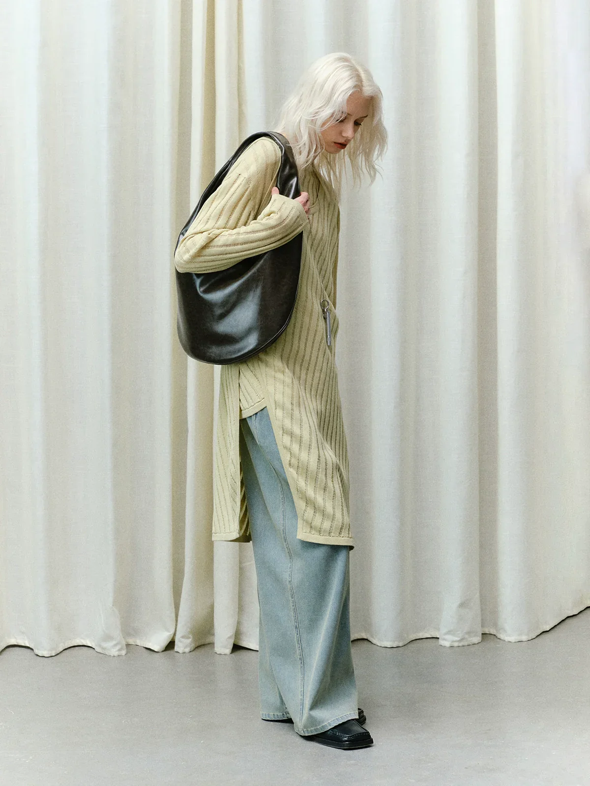 Single-Pleat Wide-Leg Jeans - Image 2