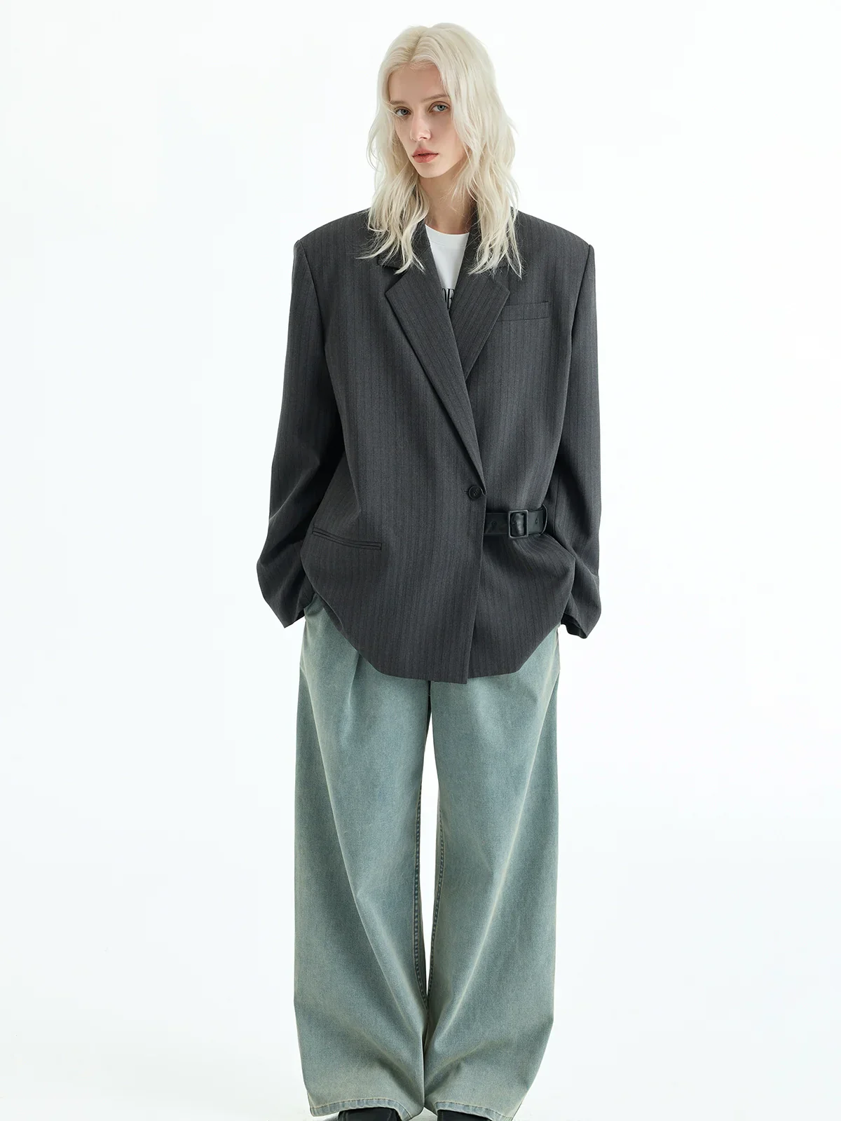 Single-Pleat Wide-Leg Jeans - Image 3