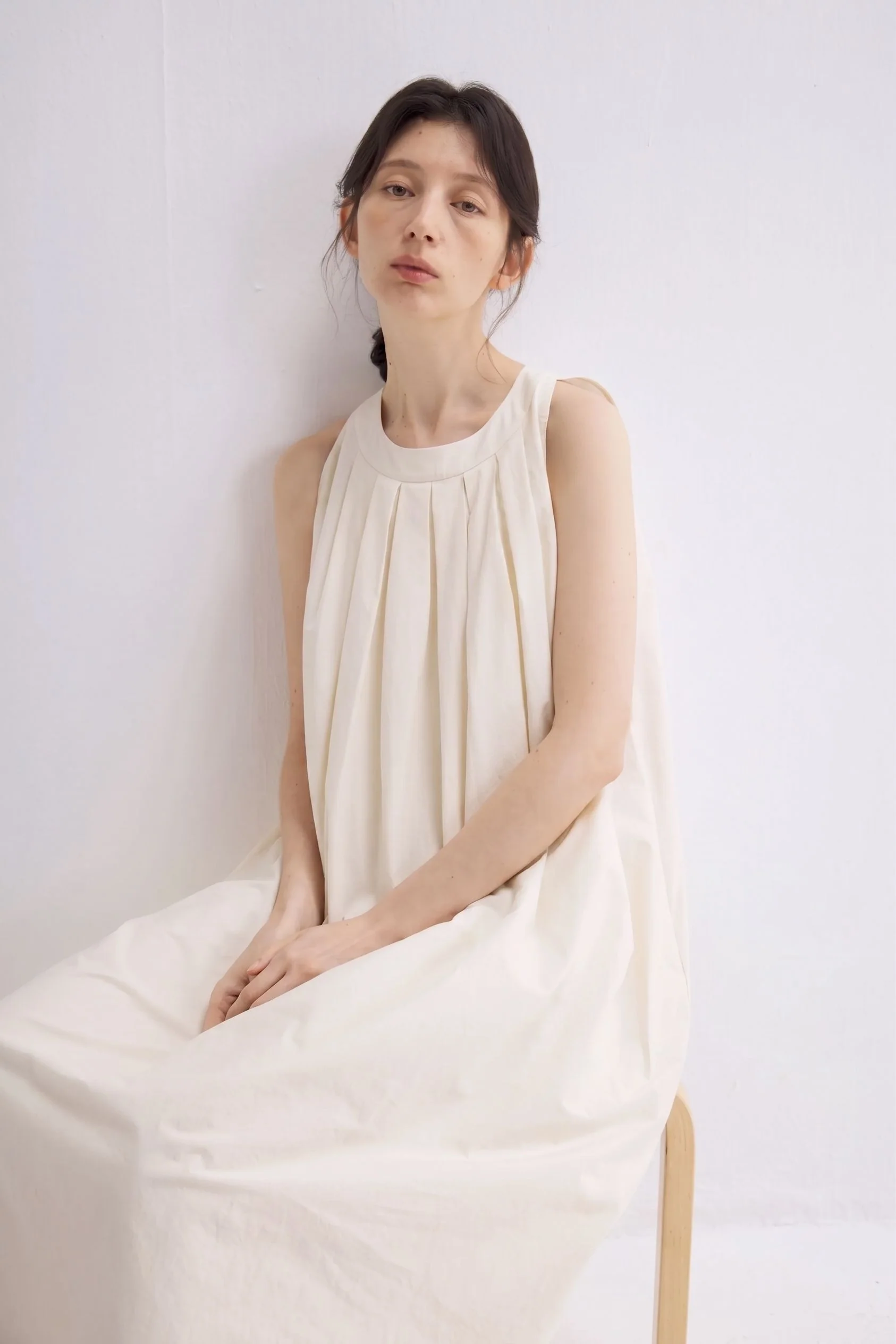 Sleeveless Pleated Maxi Dress - Image 4