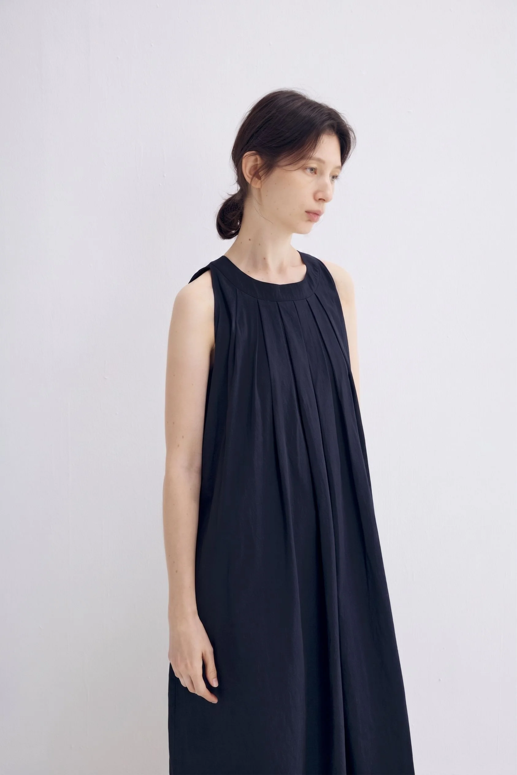 Sleeveless Pleated Maxi Dress - Image 7
