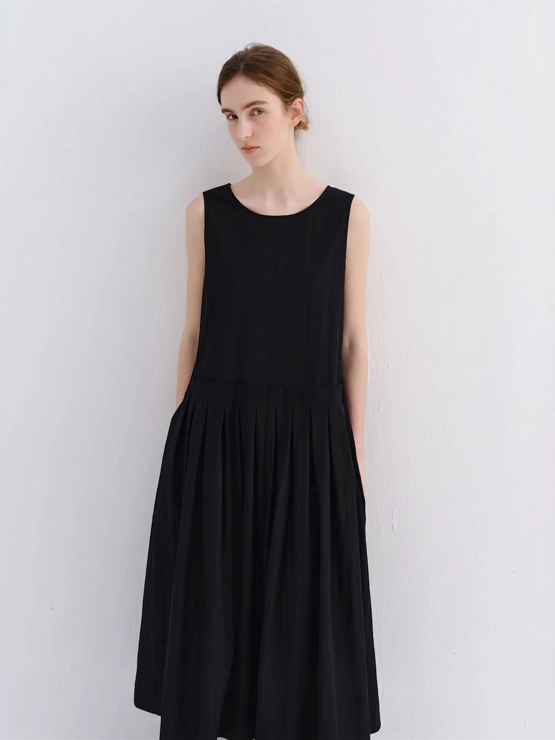 Sleeveless Pleated Midi Dress - Image 2