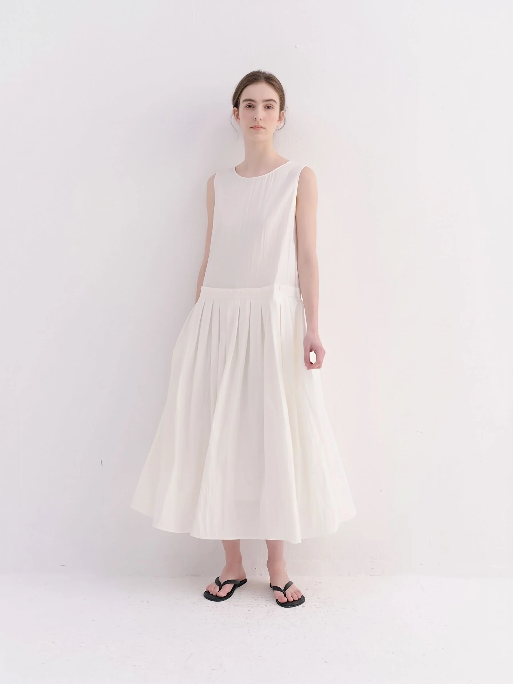 Sleeveless Pleated Midi Dress - Image 3