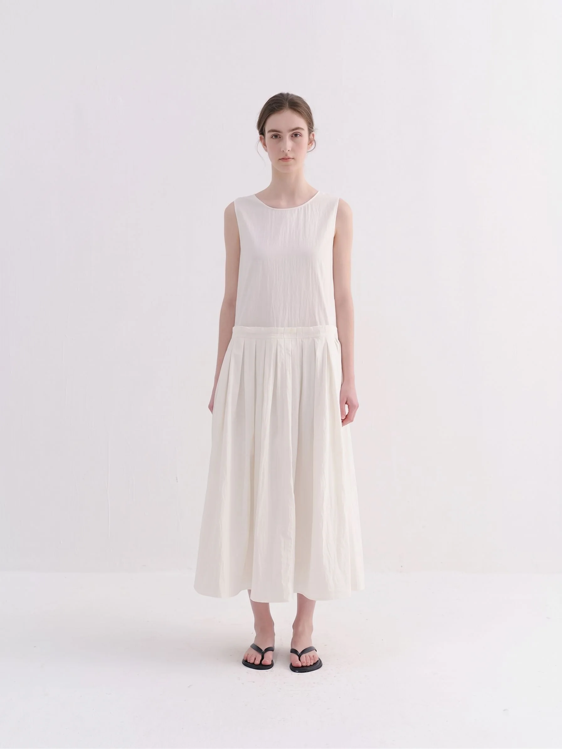 Sleeveless Pleated Midi Dress - Image 5