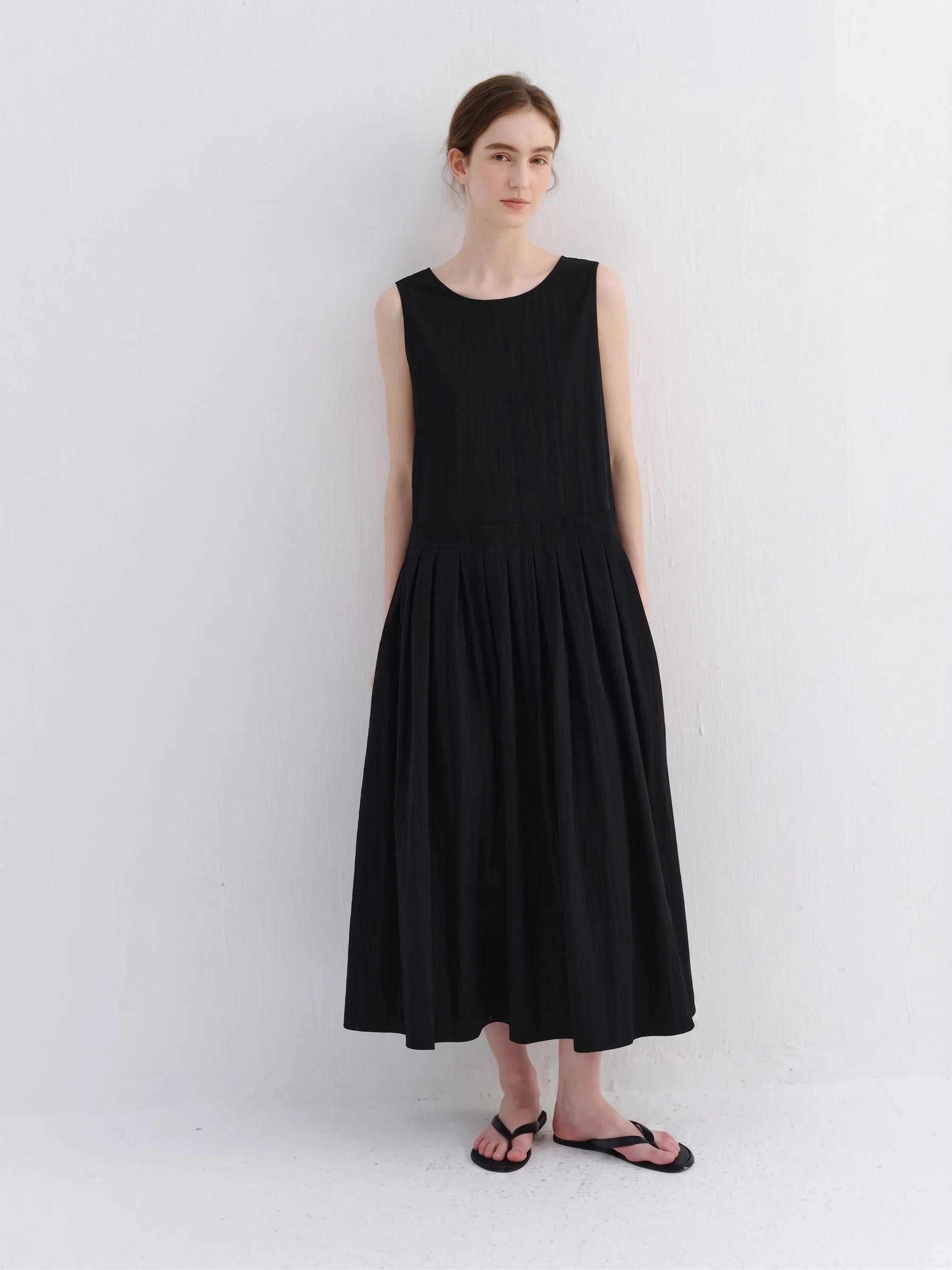 Sleeveless Pleated Midi Dress - Image 7