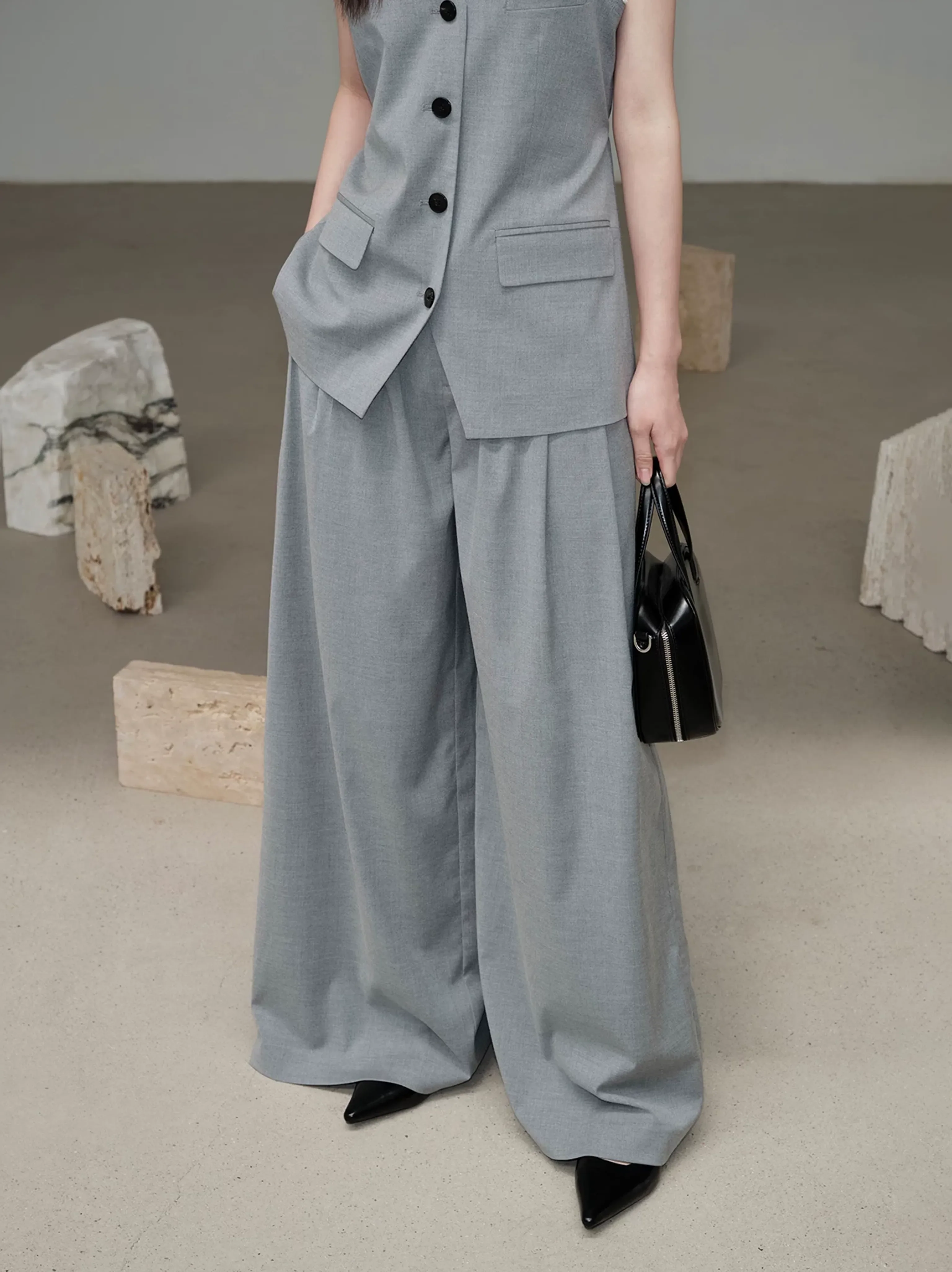 Sleeveless Vest and Pleated Wide-Leg Trousers Set - Image 3