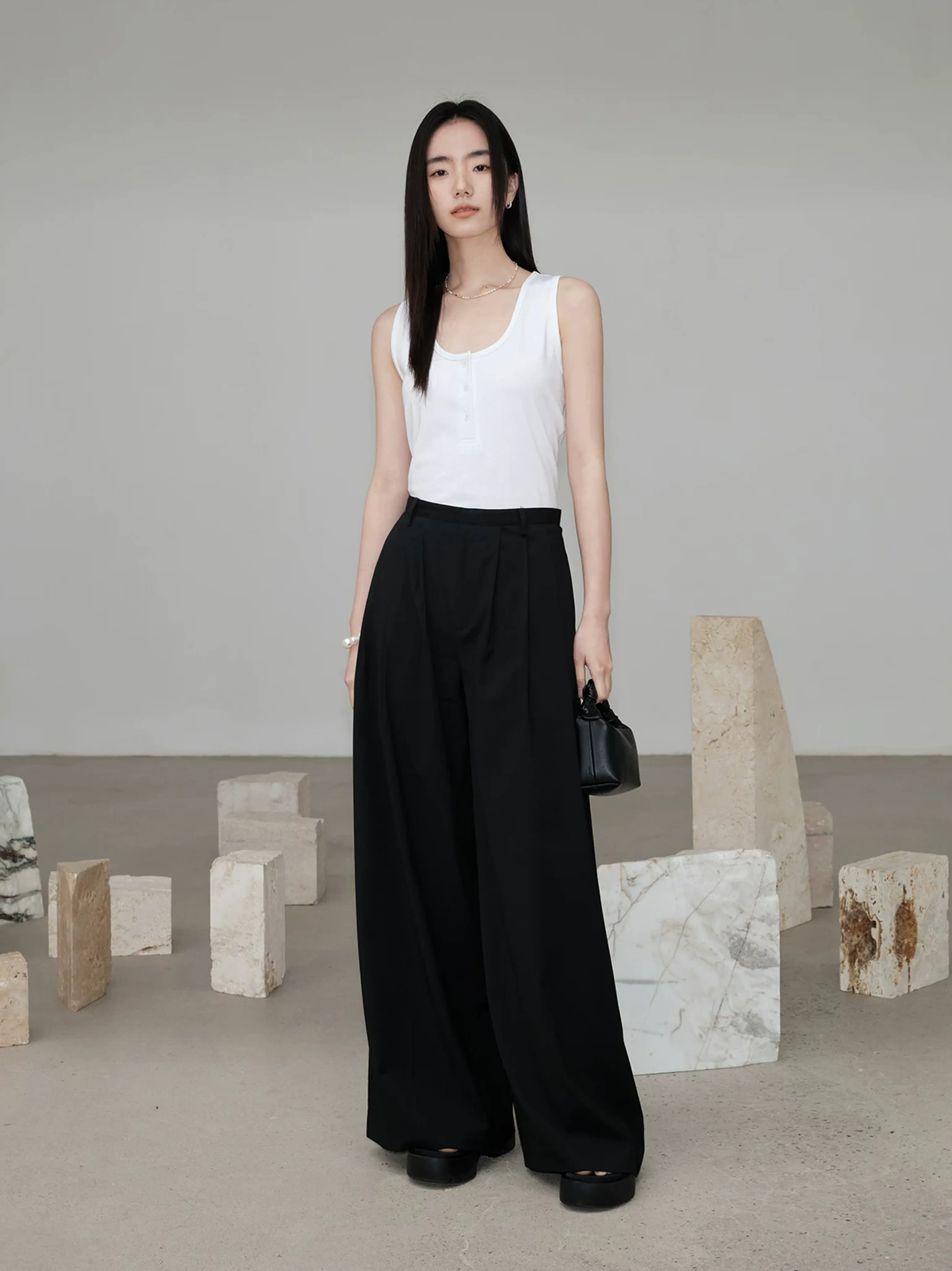 Sleeveless Vest and Pleated Wide-Leg Trousers Set - Image 4