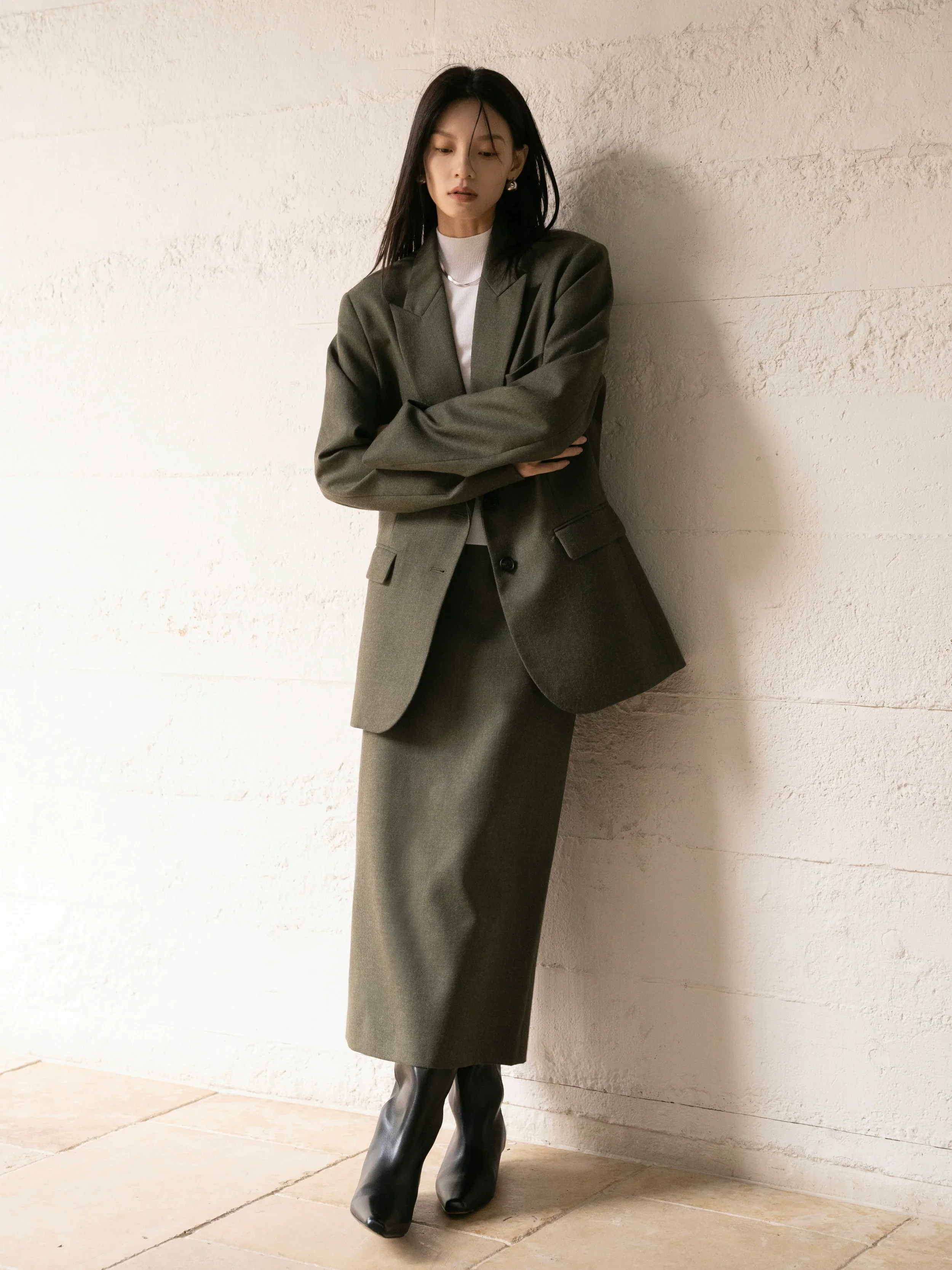 Sophisticated Blazer and Skirt Set - Image 7