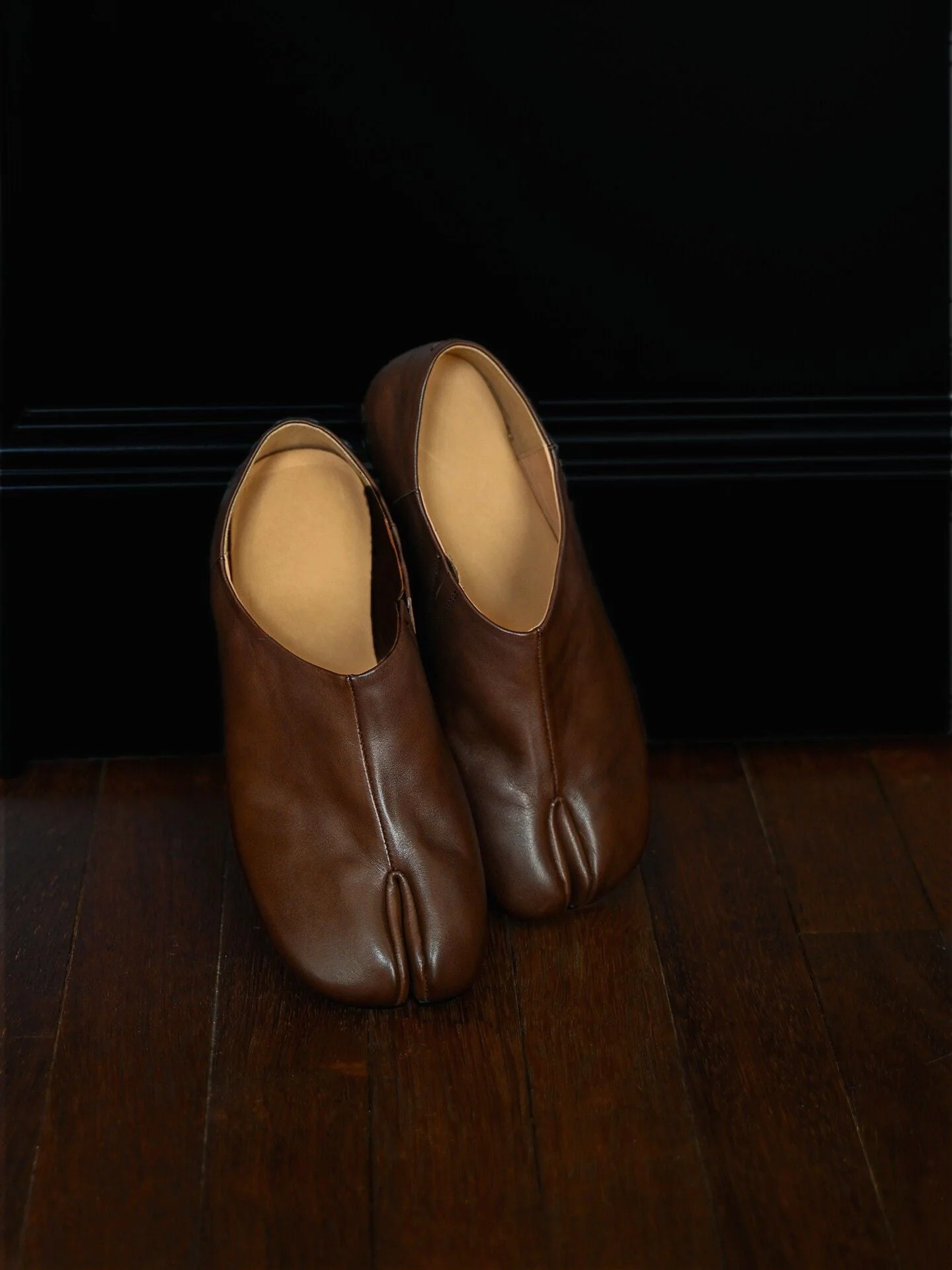 Split-Toe Leather Flats - Image 4