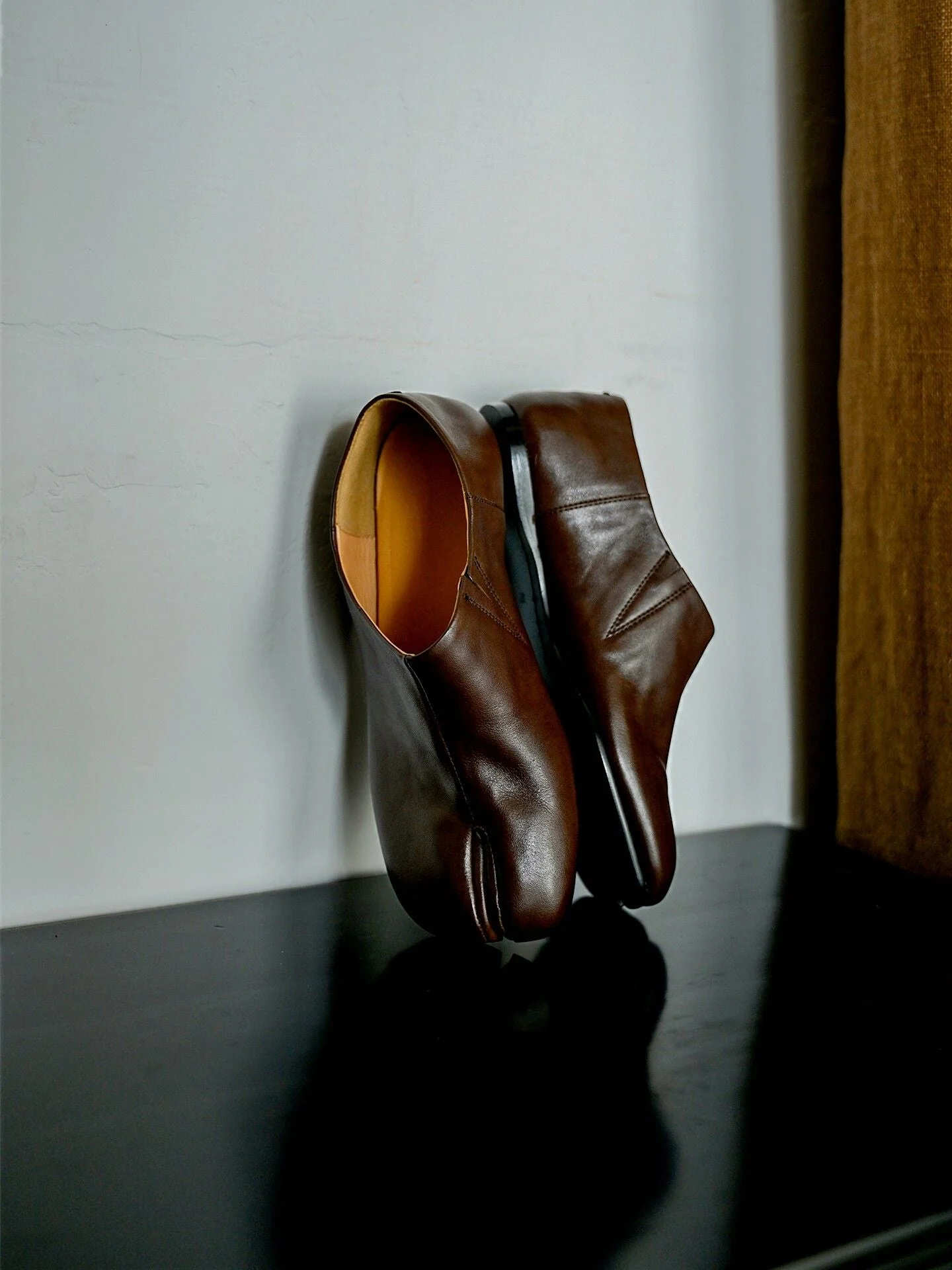 Split-Toe Leather Flats - Image 7