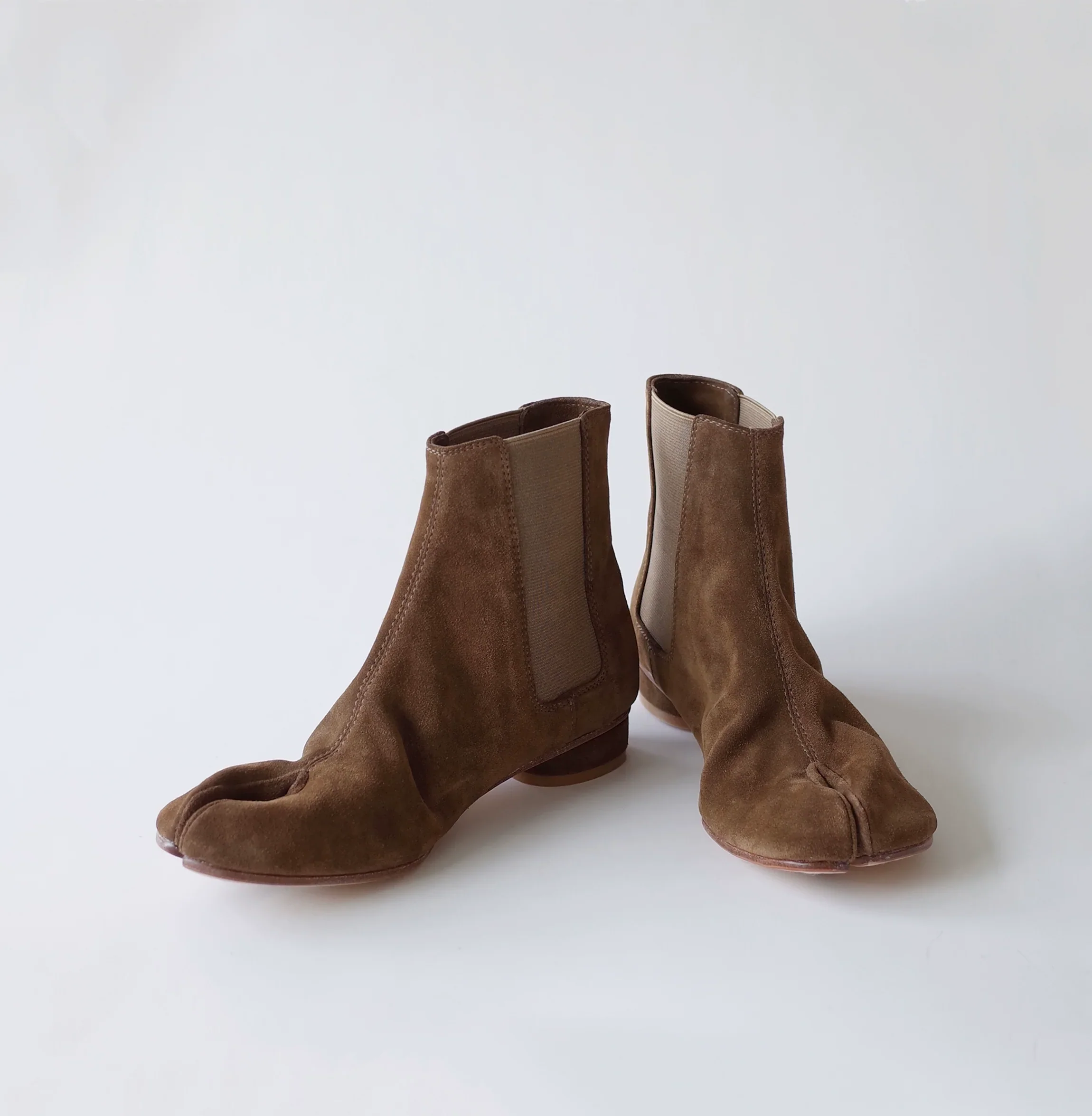 Split-Toe Suede Ankle Boots - Image 3