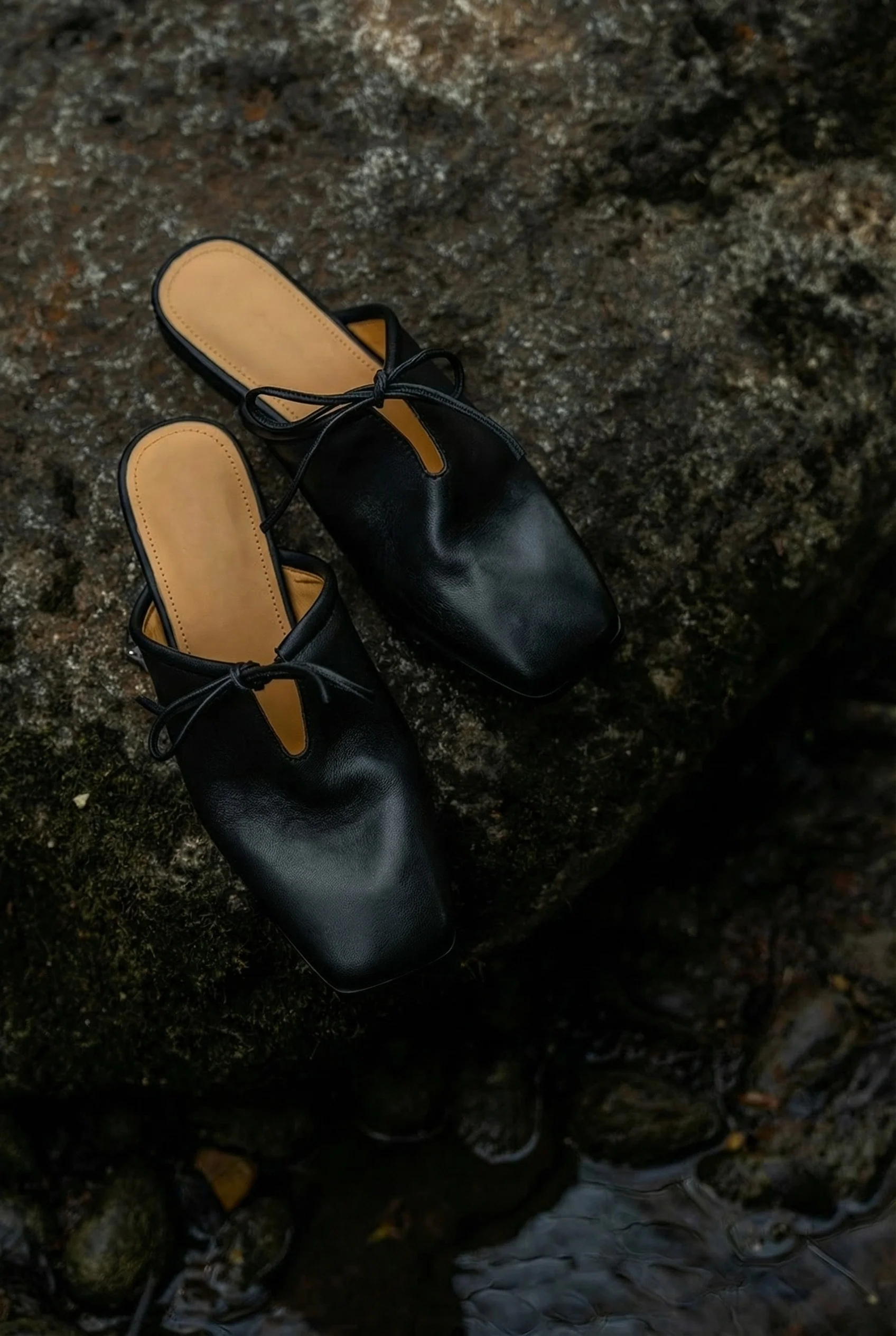 Square-Toe Bow Leather Mule - Image 3