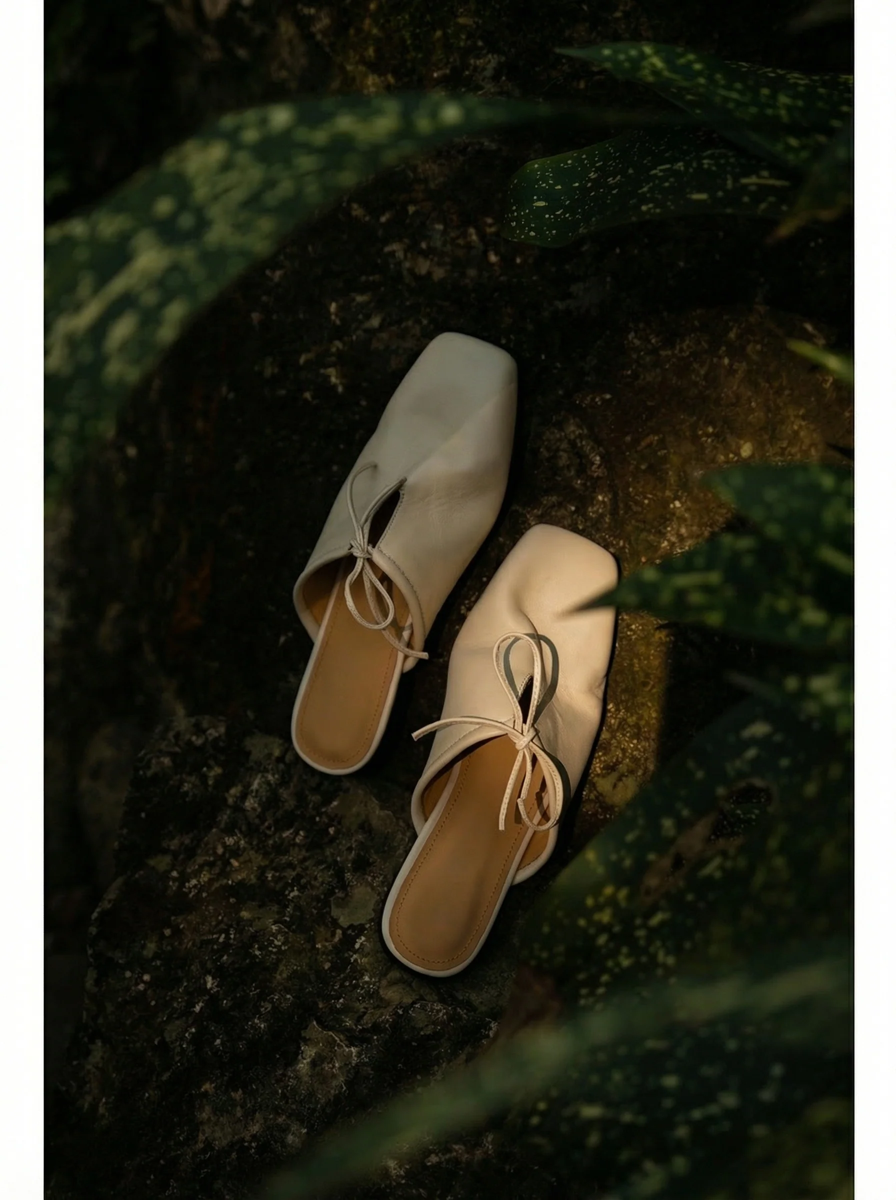 Square-Toe Bow Leather Mule - Image 6