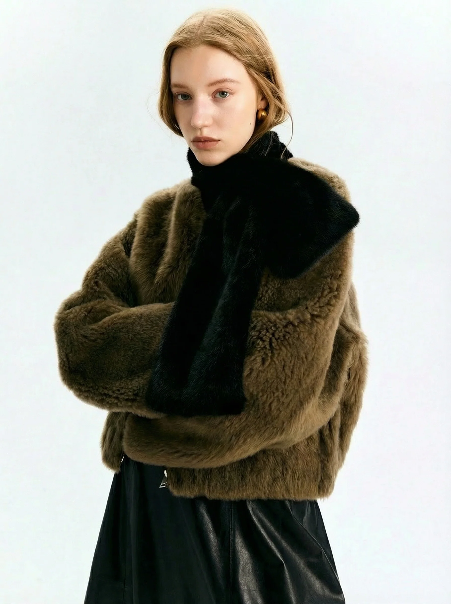 Swan Velvet Pull-Through Scarf - Image 3