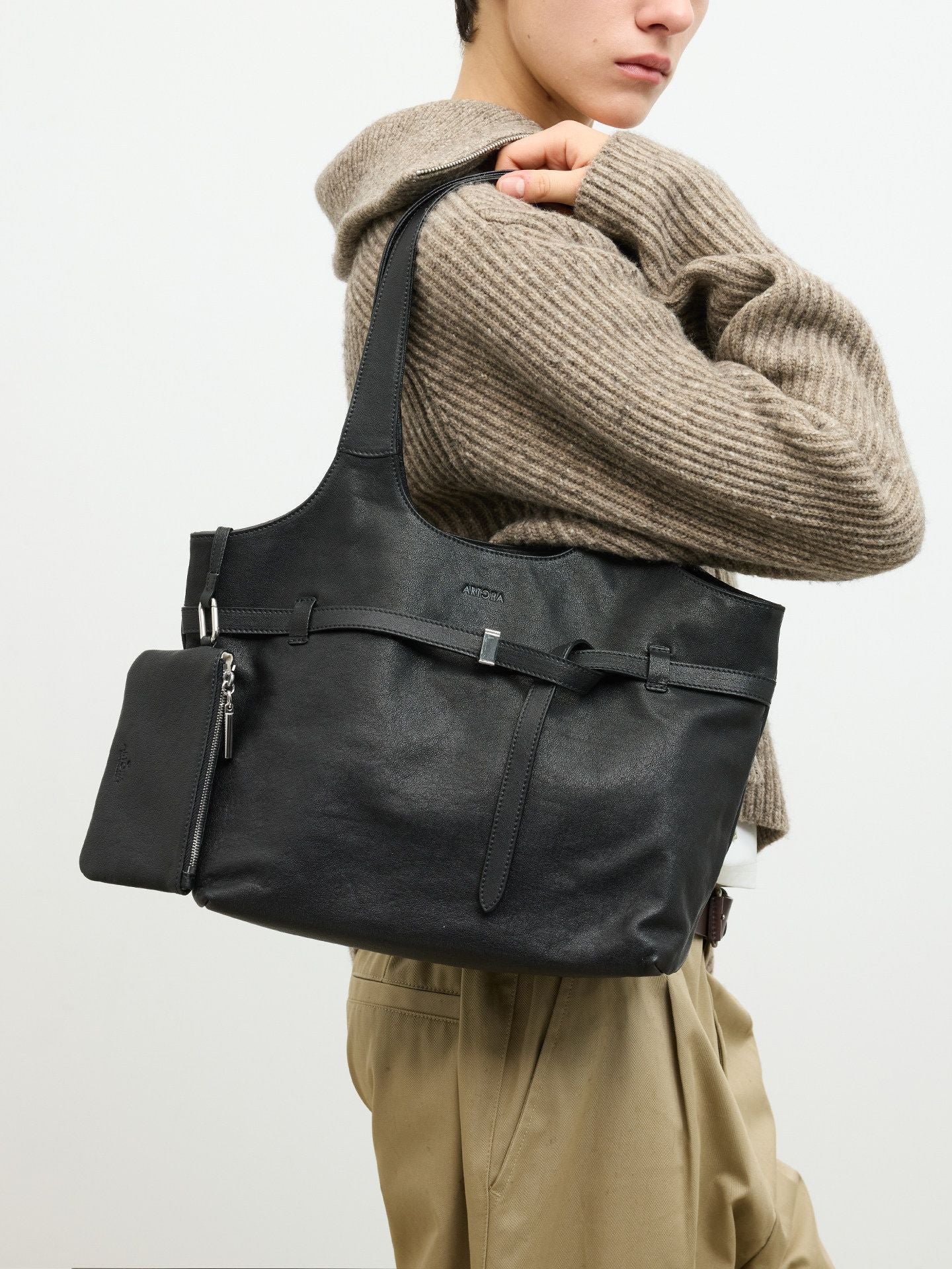 Tie Strap Hobo - Image 3