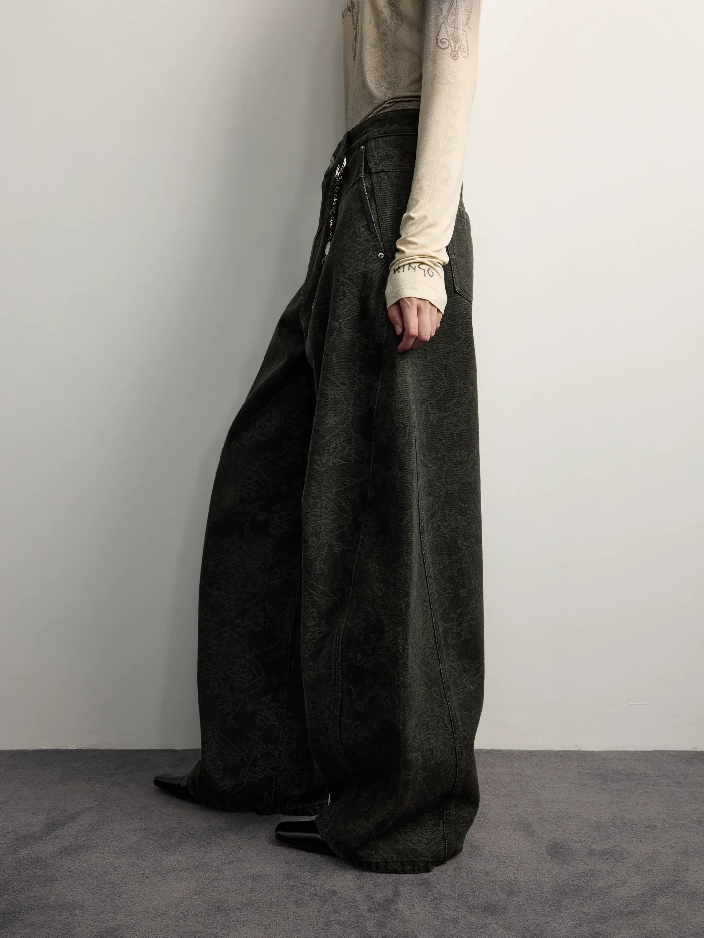 Tonal Pattern Wide-Leg Jeans - Image 2