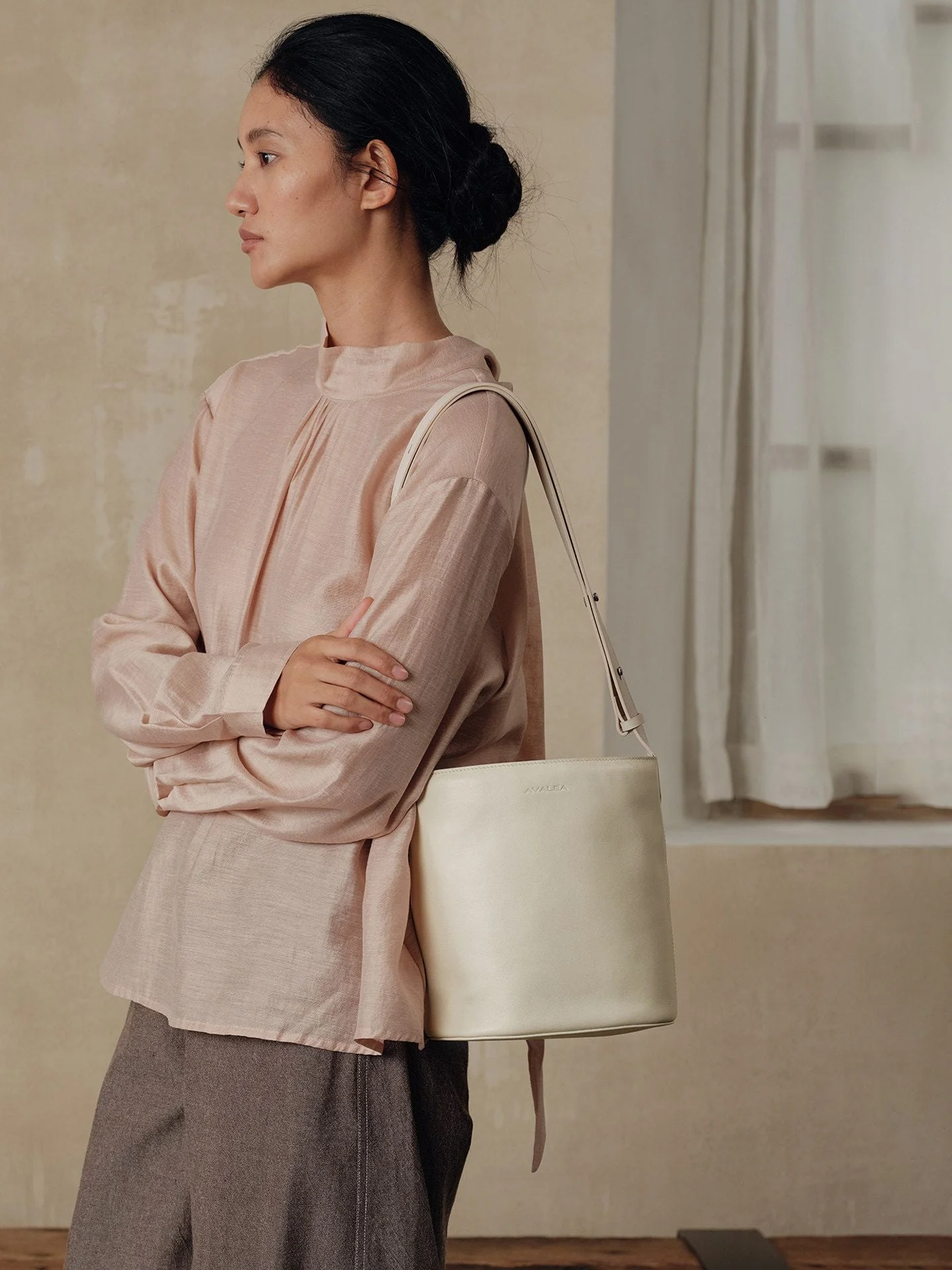 Top-Grain Leather Bucket Bag - Image 2