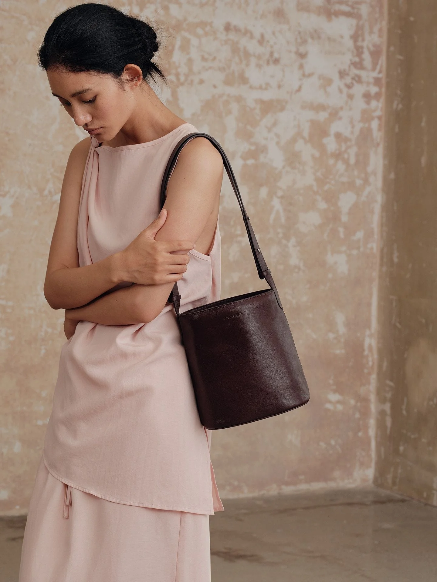 Top-Grain Leather Bucket Bag - Image 4