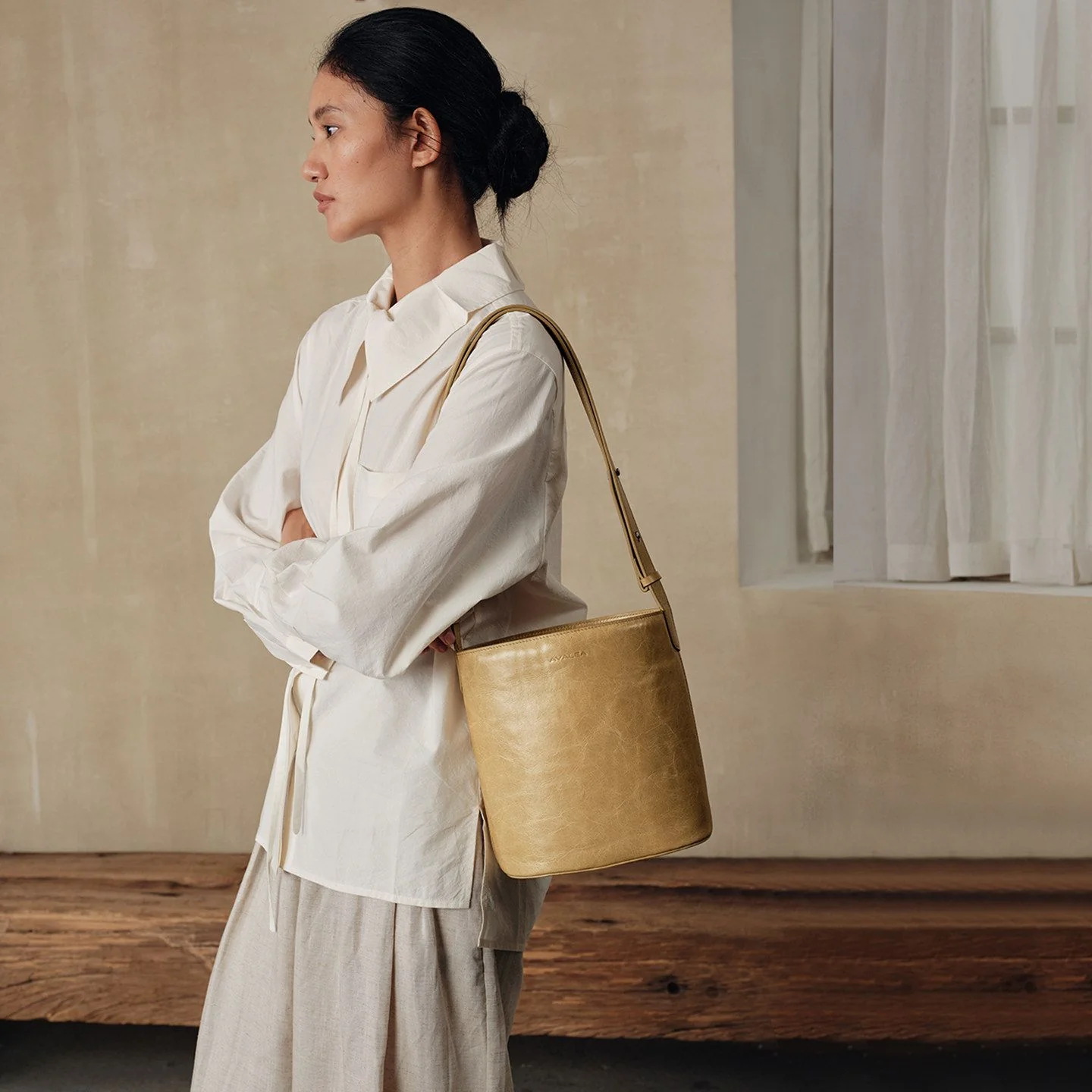 Top-Grain Leather Bucket Bag - Image 6