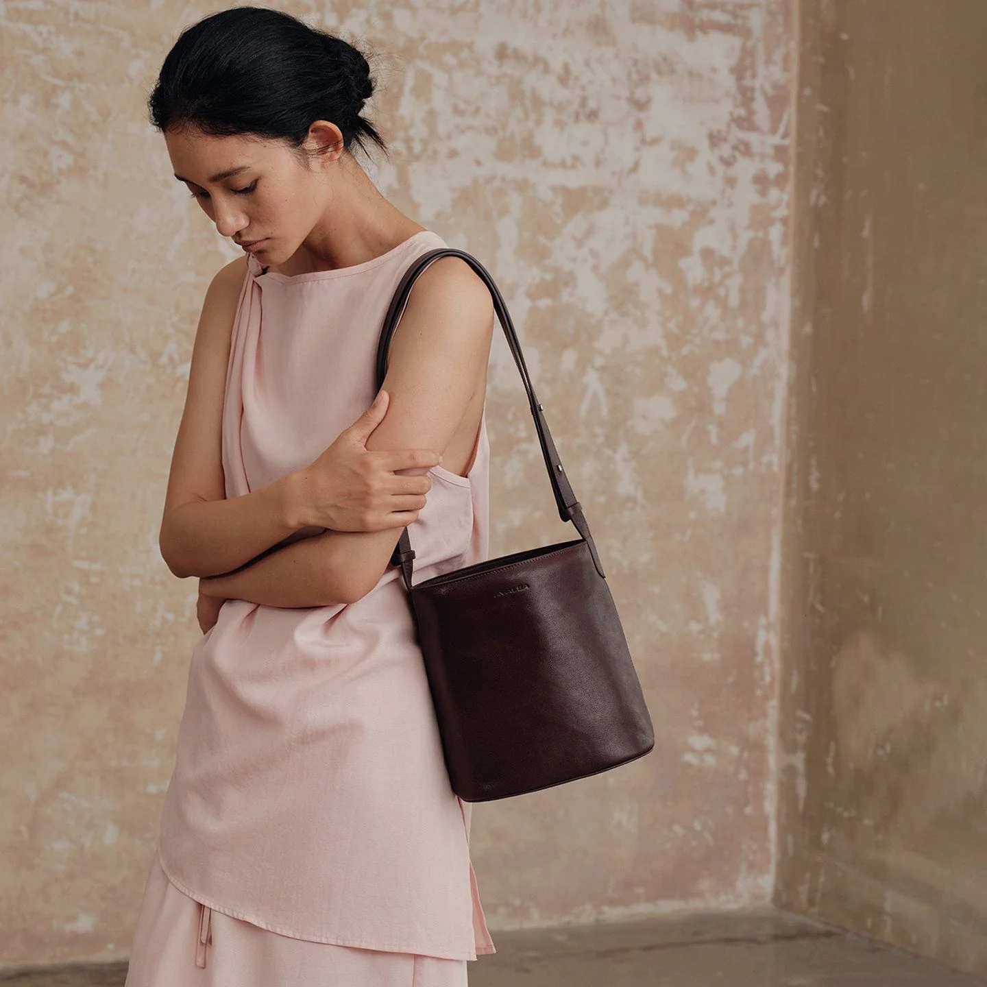 Top-Grain Leather Bucket Bag - Image 7