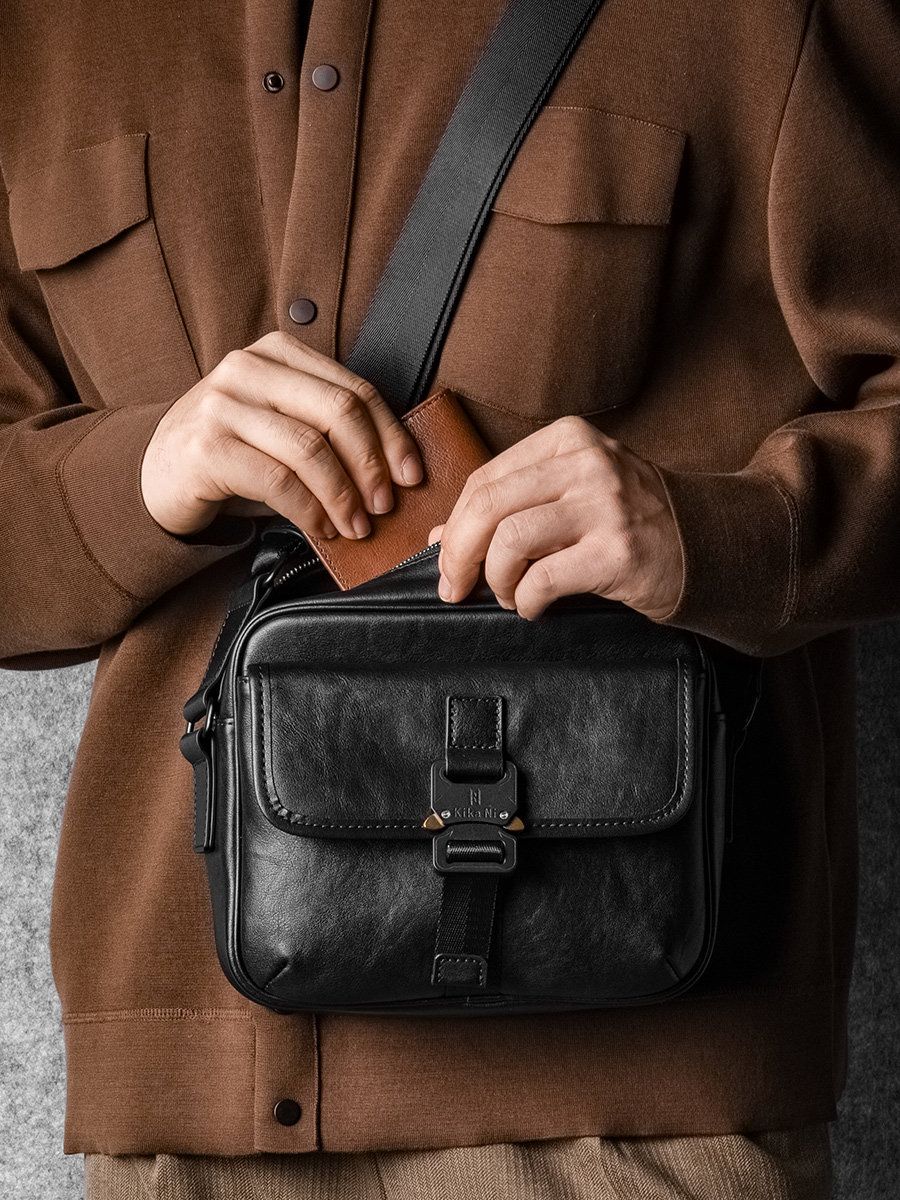 Top‑Grain Leather Camera Bag - Image 2
