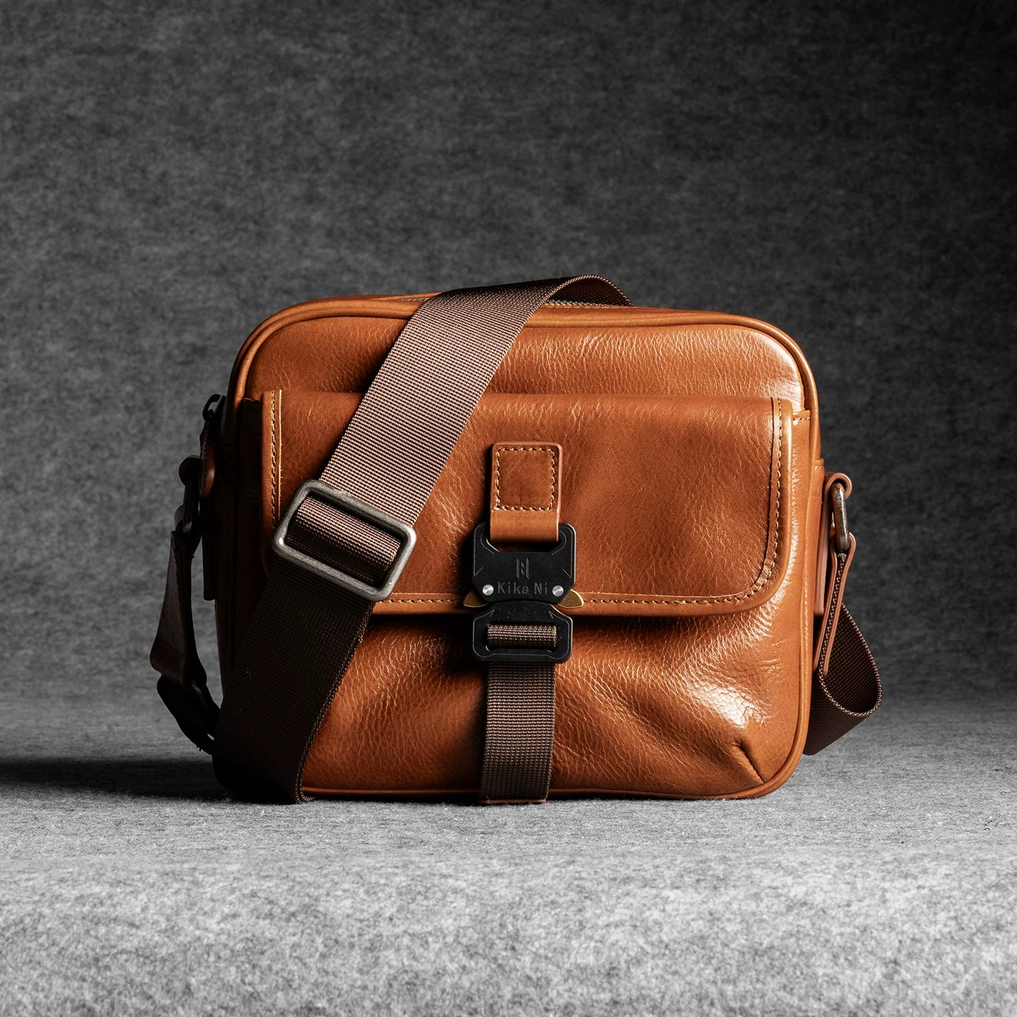 Top‑Grain Leather Camera Bag - Image 7
