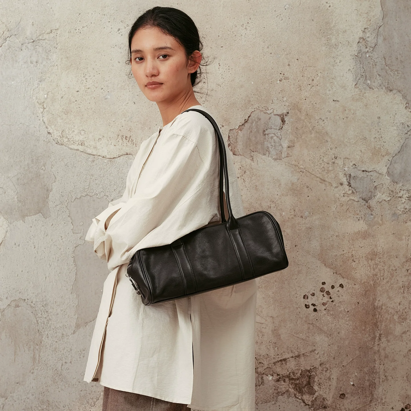 Top-Grain Vegetable-Tanned Leather Baguette Shoulder Bag - Image 6