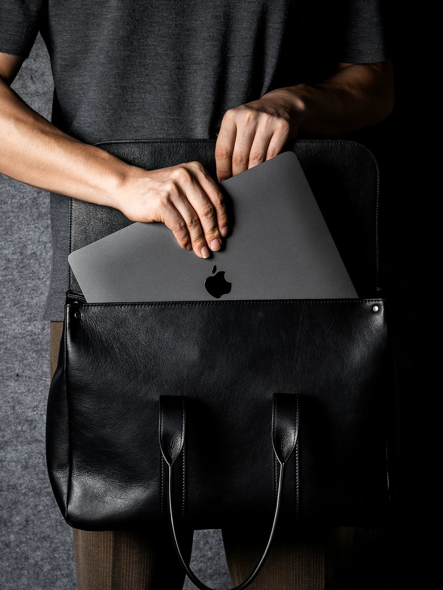 Top-Grain Vegetable-Tanned Leather Briefcase - Image 3