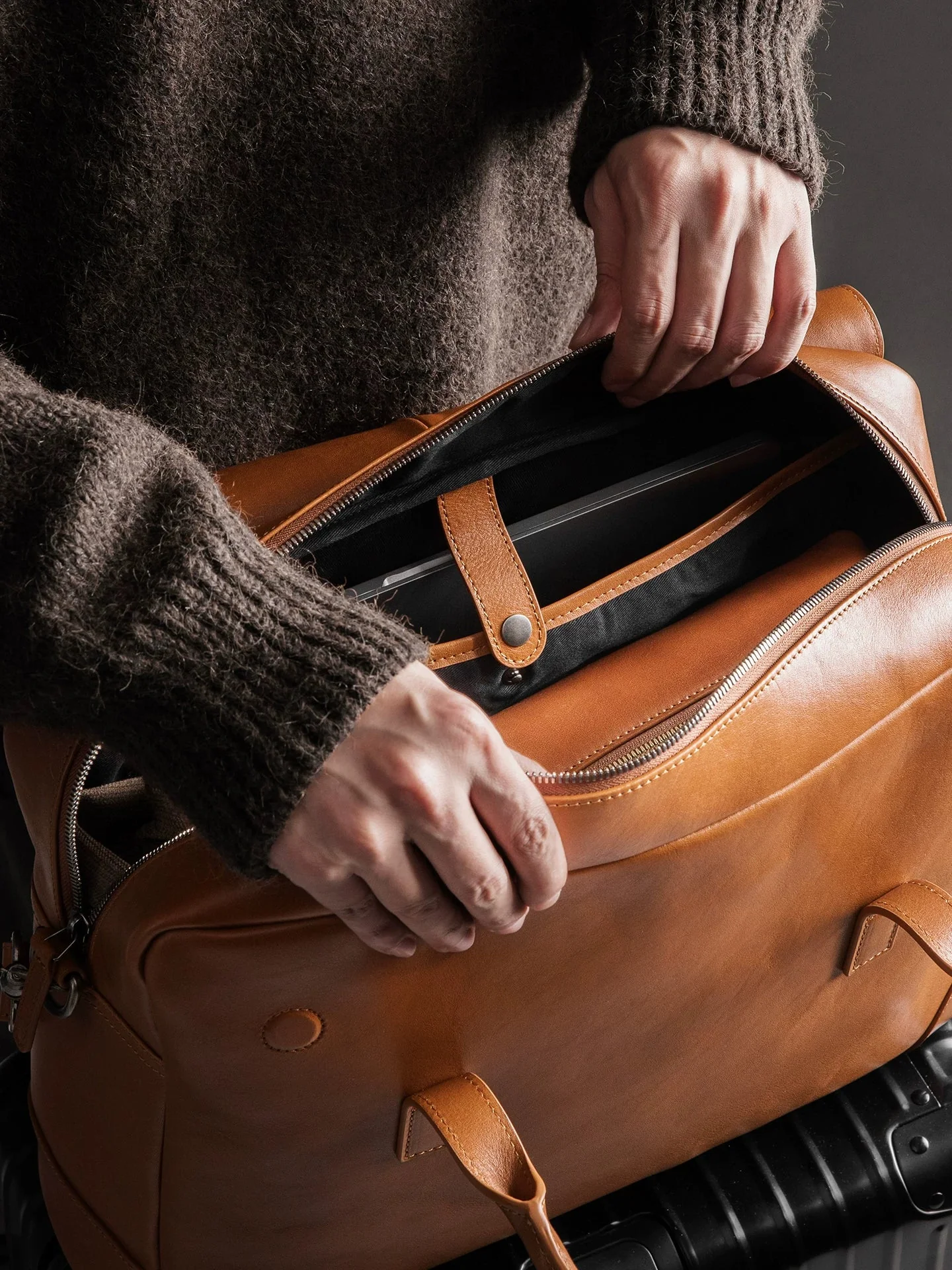 Top-Grain Vegetable-Tanned Leather Flap Briefcase - Image 2