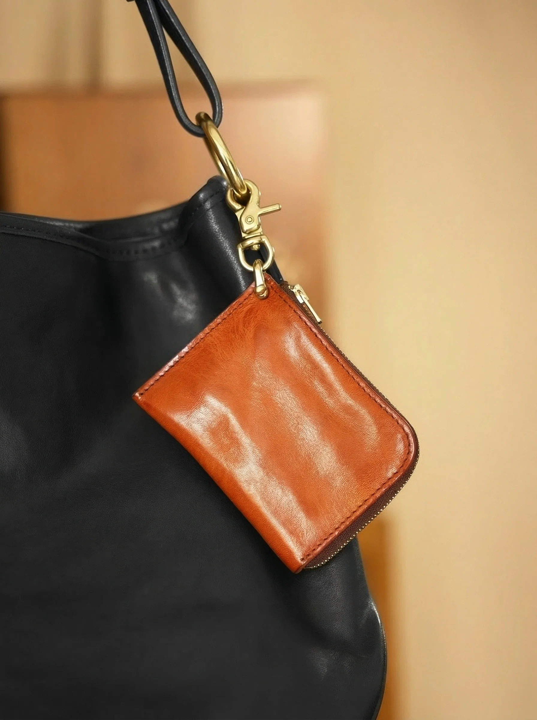 Top-Grain Vegetable-Tanned Leather Zip Card Holder - Image 8