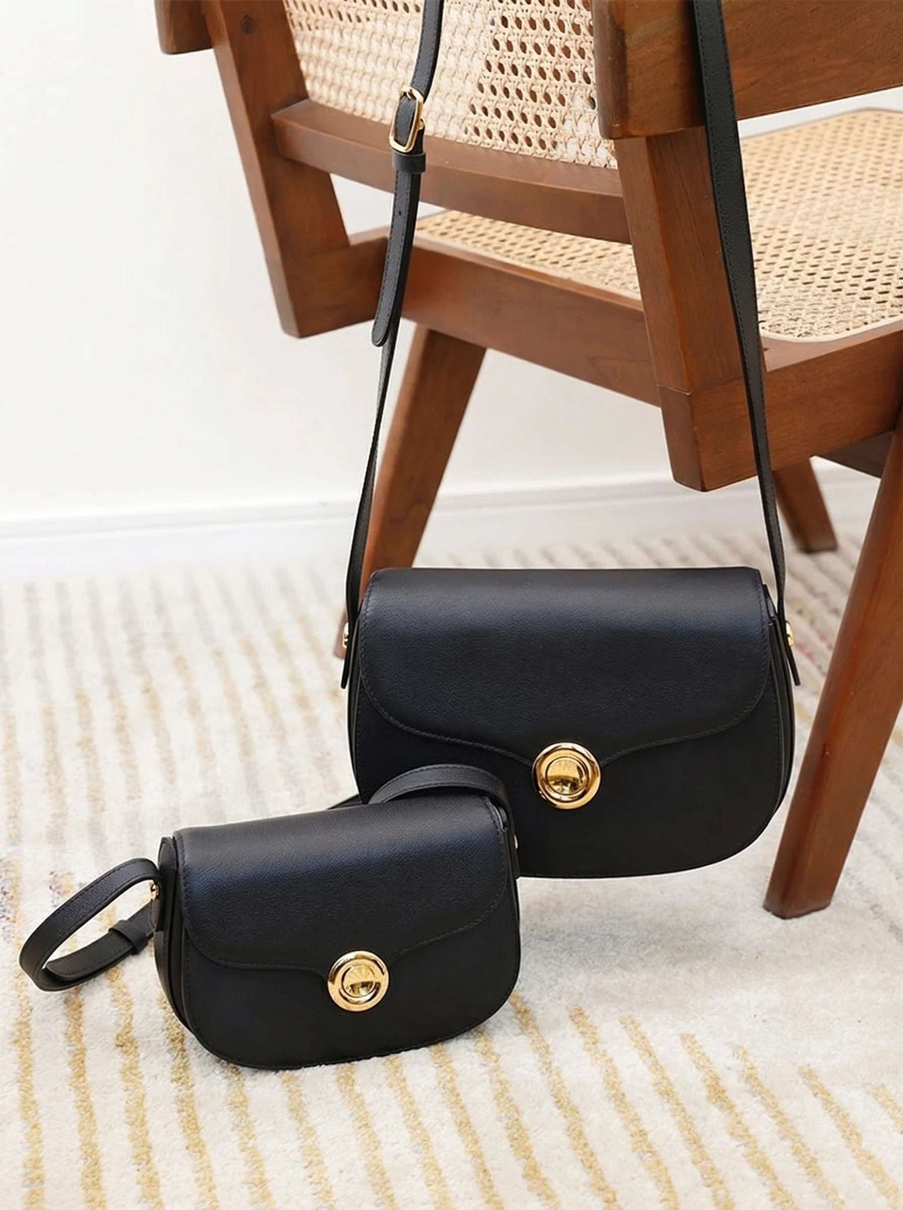 Turnlock Saddle Bag - Image 2
