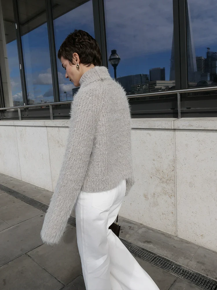 U-Neck Plush Chunky Cropped Sweater - Image 4