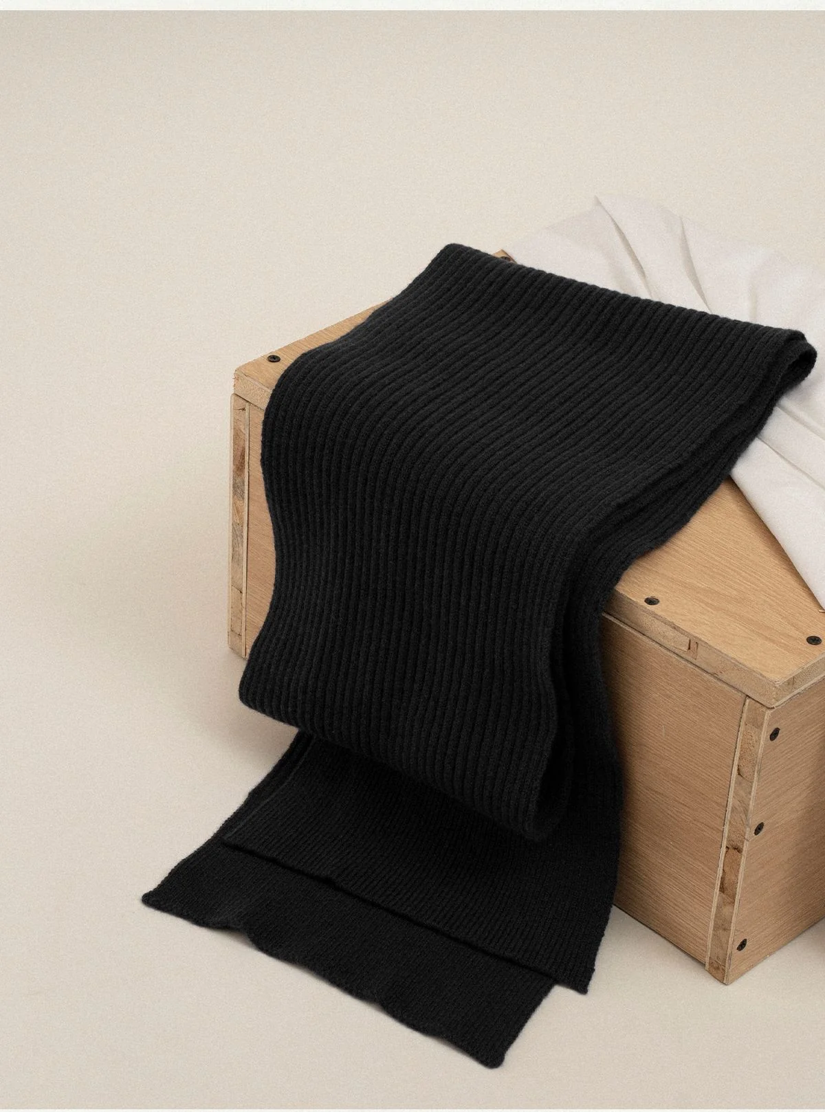 Ultra-Fine Wool Velvet Scarf - Image 10