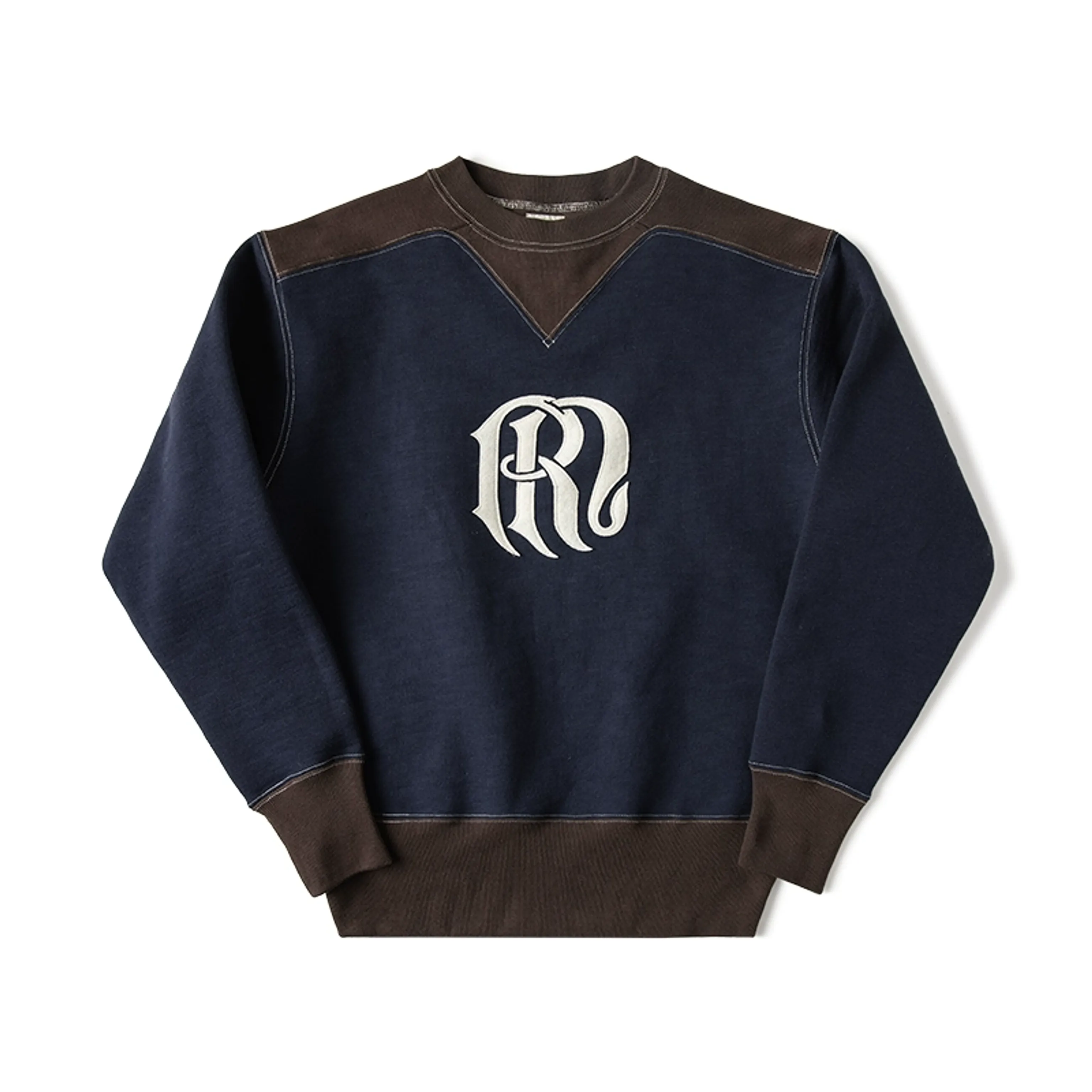 V-Inlay Contrast Sweatshirt - Image 6