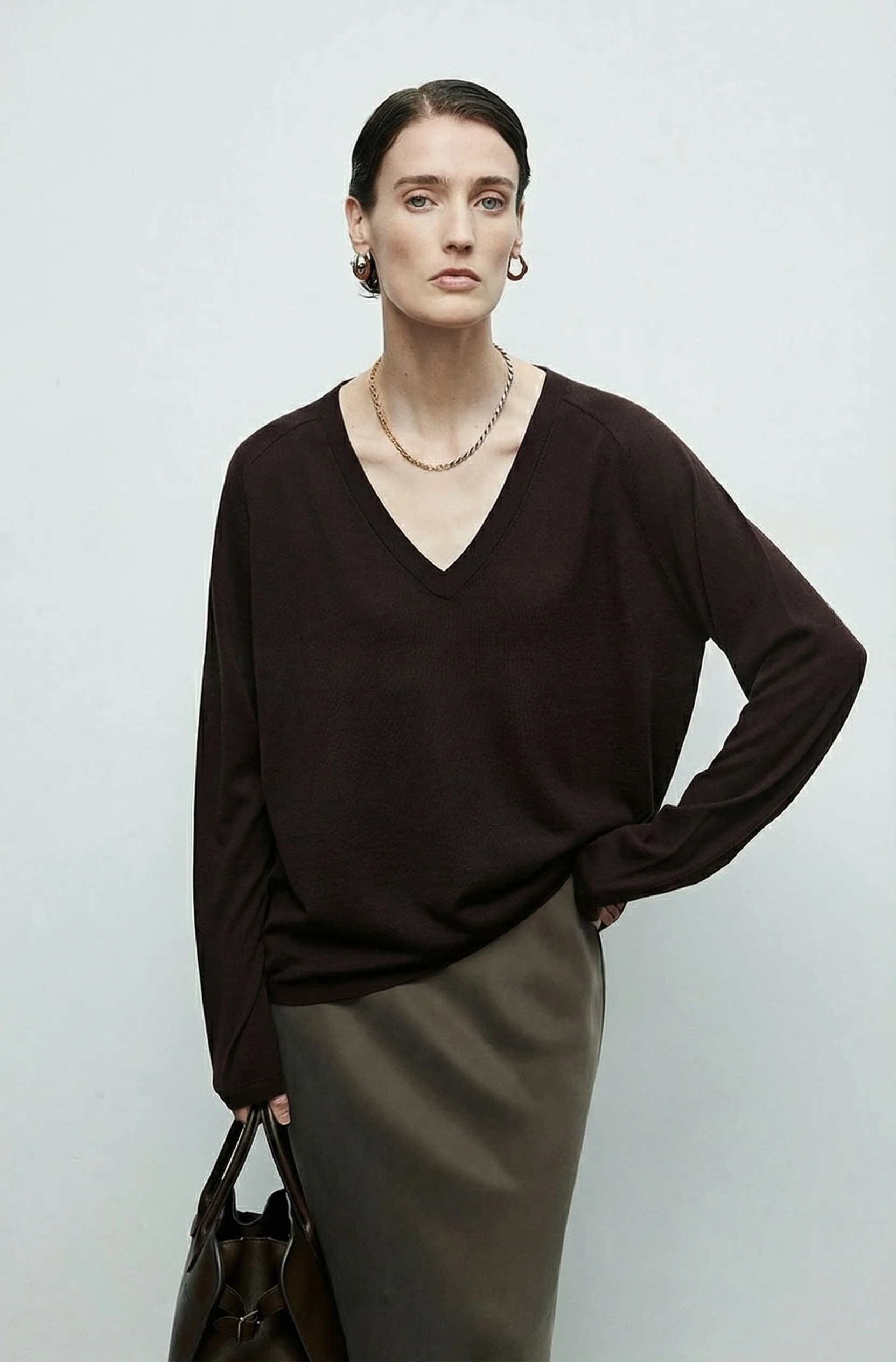 V-neck Sweater and Shorts Set - Image 4