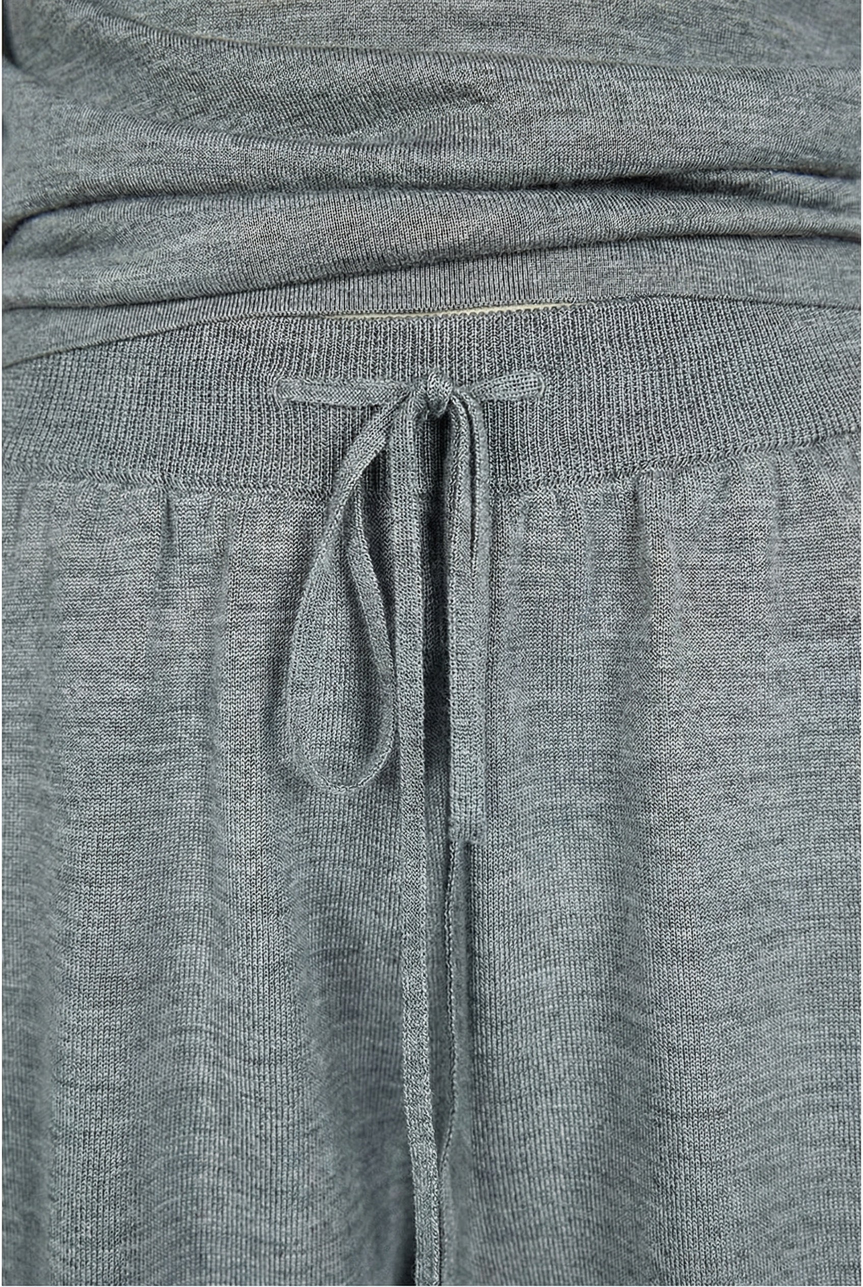 V-neck Sweater and Shorts Set - Image 7