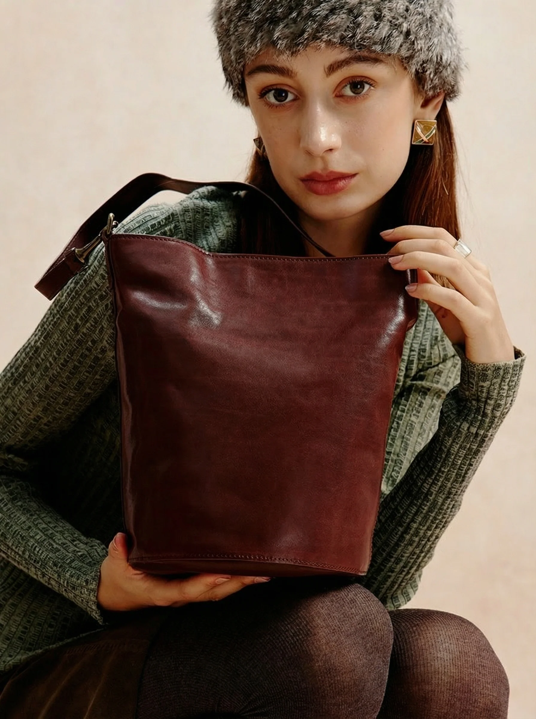 Vegetable-Tanned Cowhide Bucket Bag - Image 5