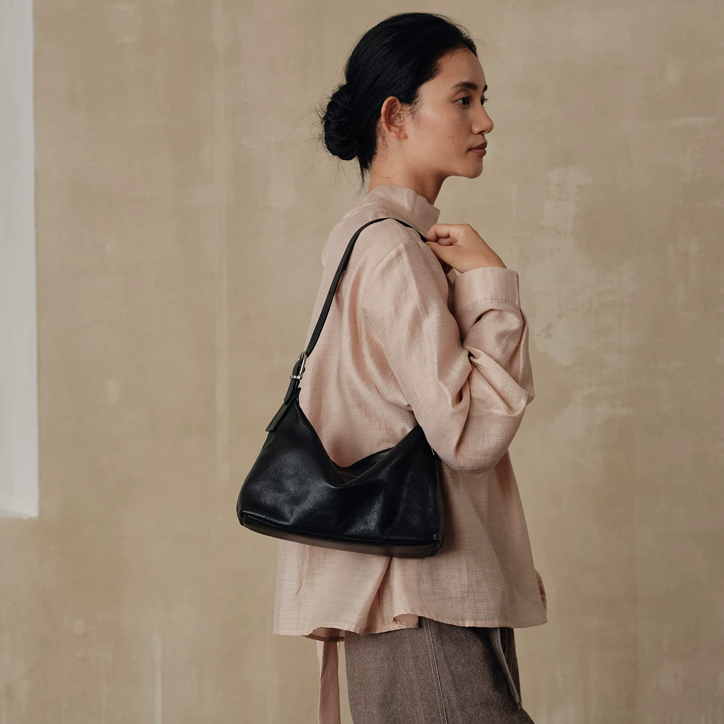 Vegetable-Tanned Cowhide Hobo Bag - Image 8