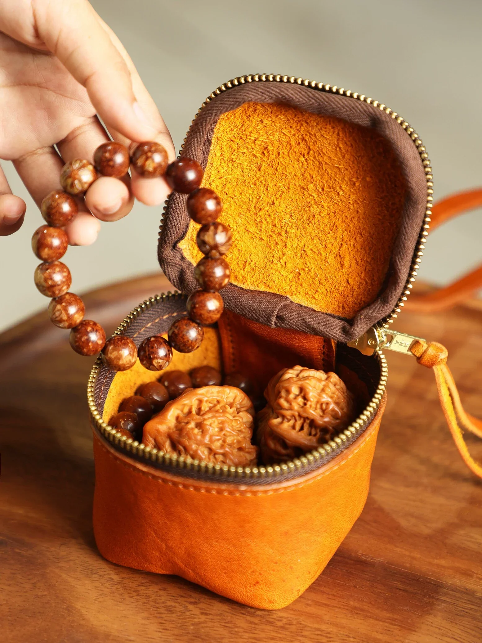 Vegetable-Tanned Leather Bracelet Case - Image 3