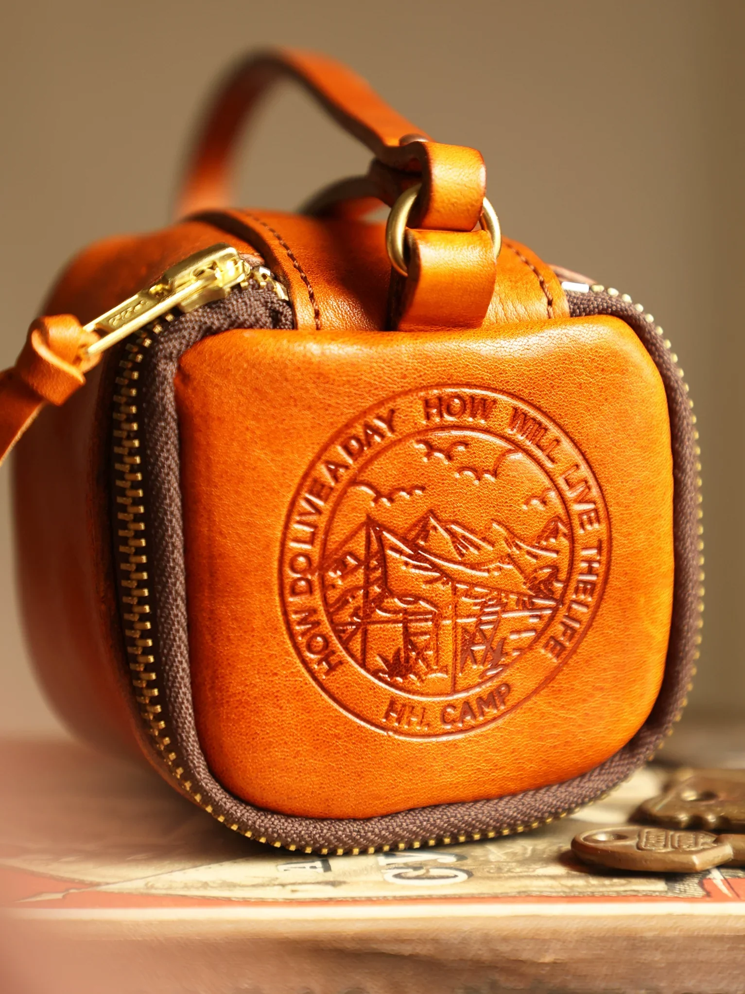 Vegetable-Tanned Leather Bracelet Case - Image 5