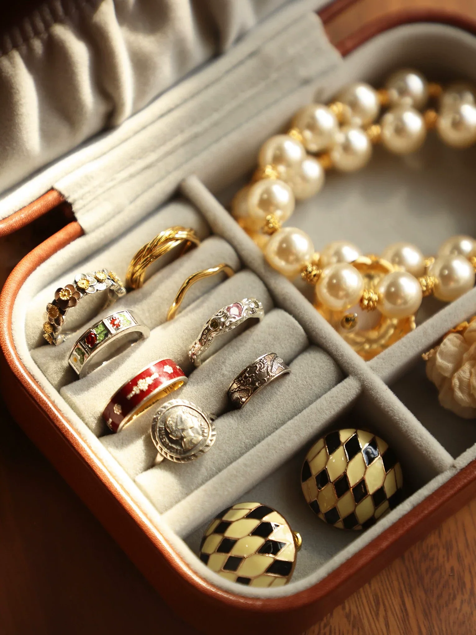 Vegetable-Tanned Leather Travel Jewelry Case - Image 6