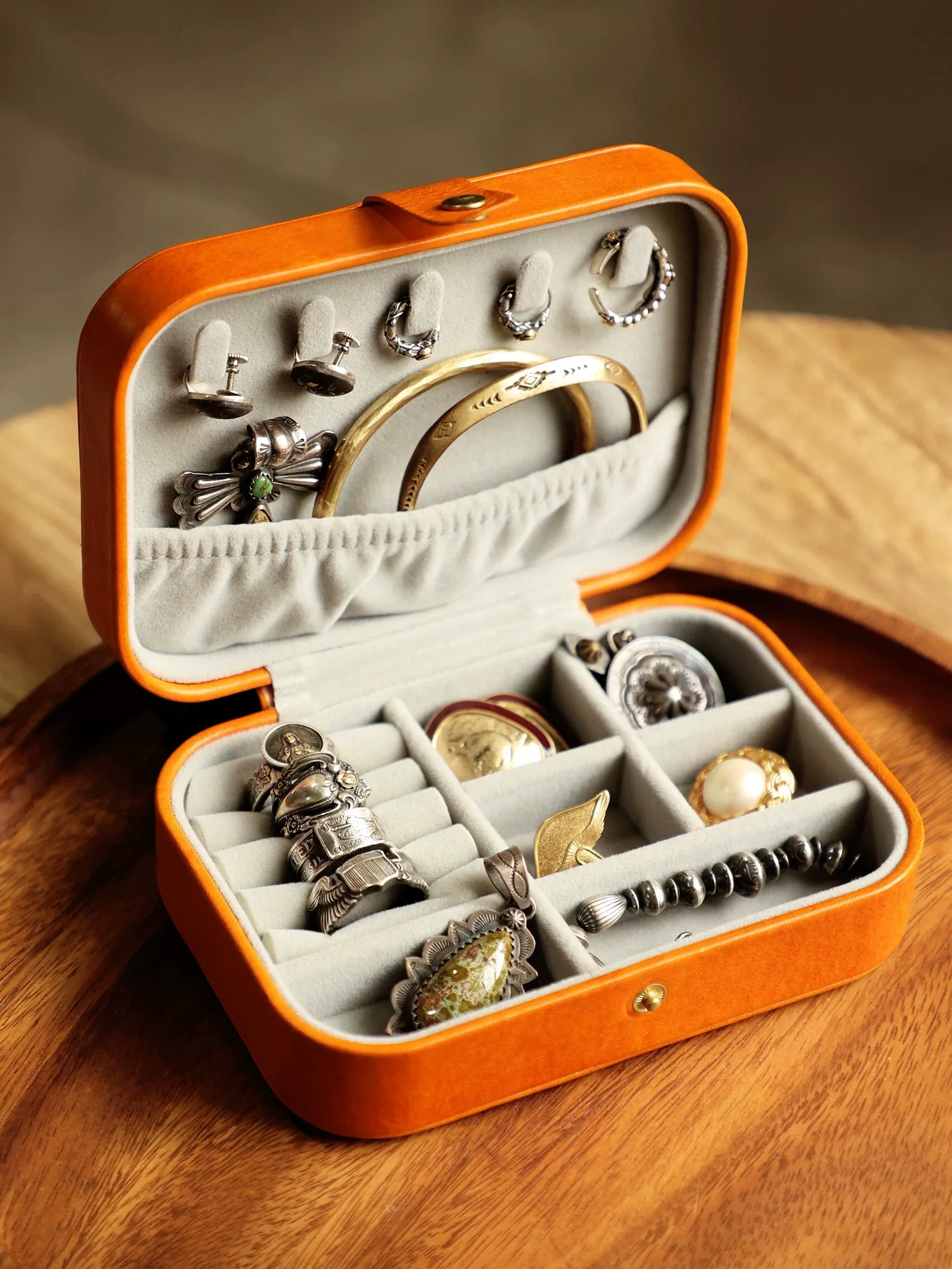 Vegetable-Tanned Leather Travel Jewelry Case - Image 8