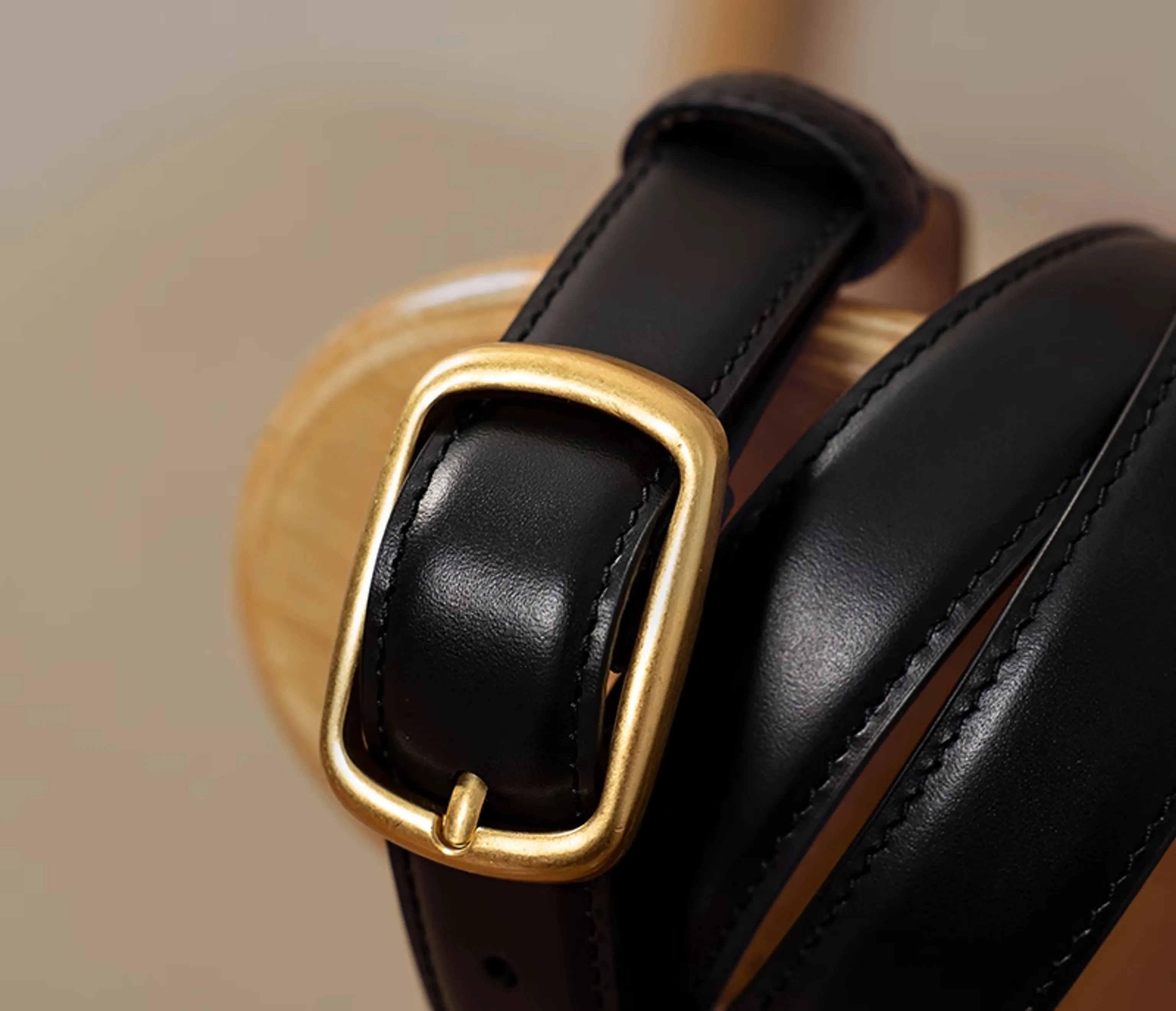 Versatile Retro Leather Belt - Image 6