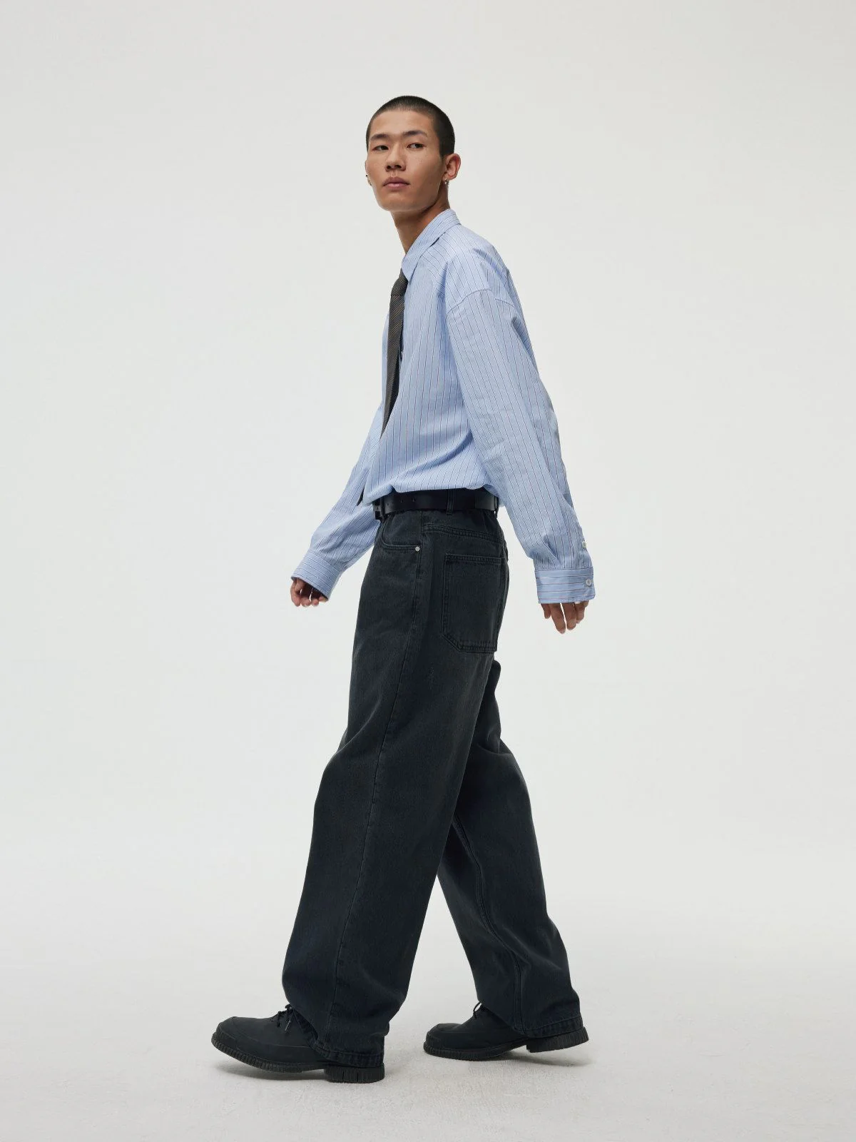 Washed Wide-Leg Jeans - Image 4