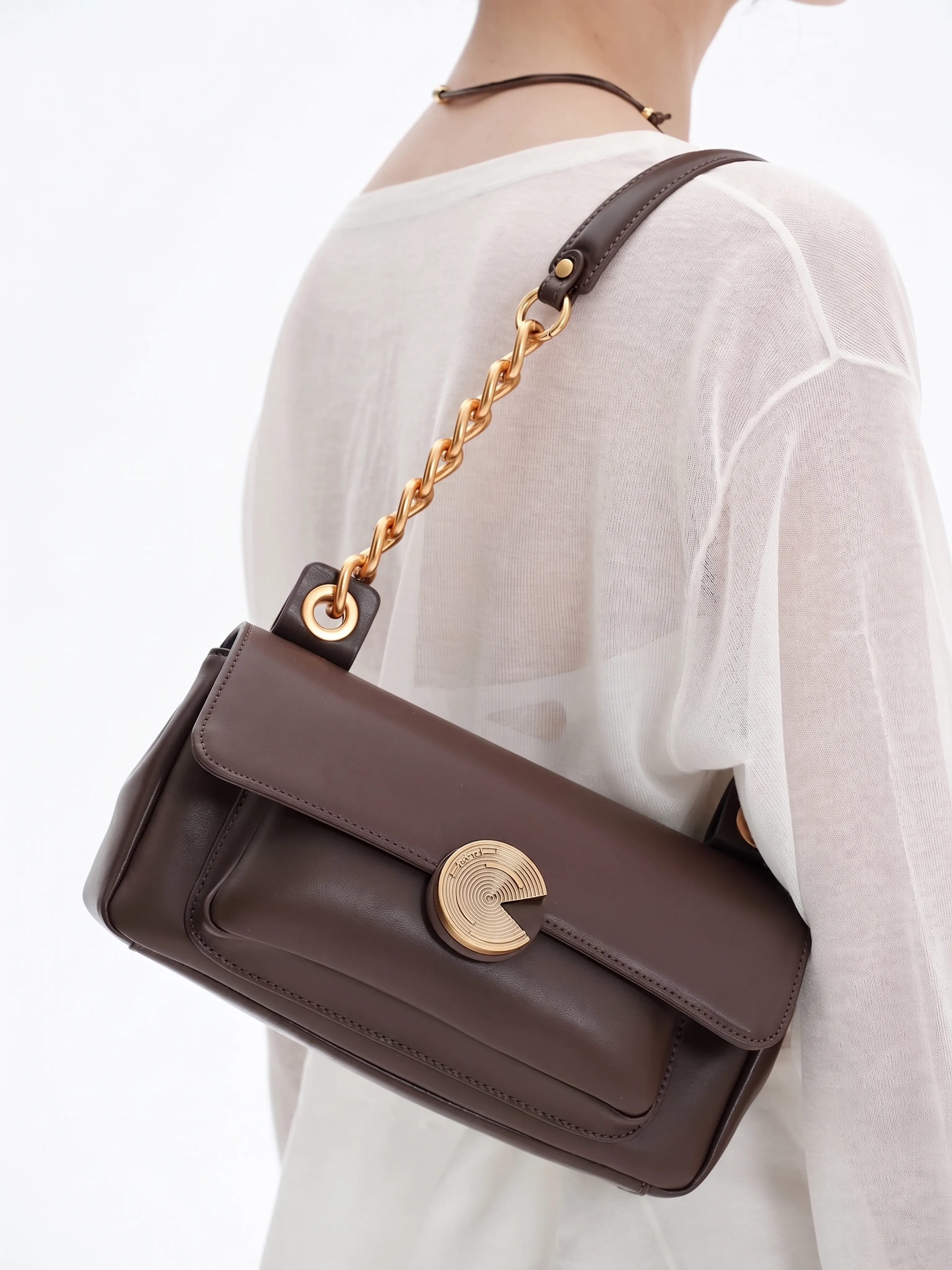 Watcher Handheld Chain Bag