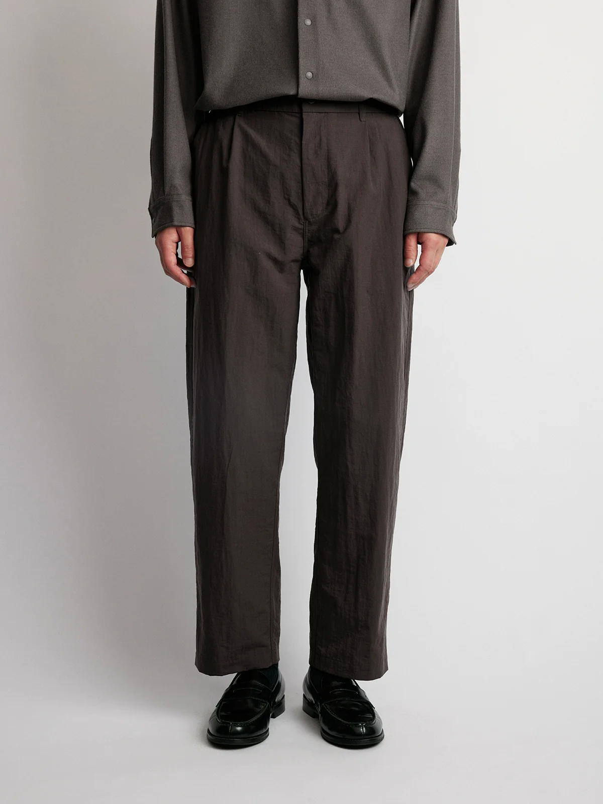 Water-Repellent Pleated Nylon Cropped Trousers - Image 2